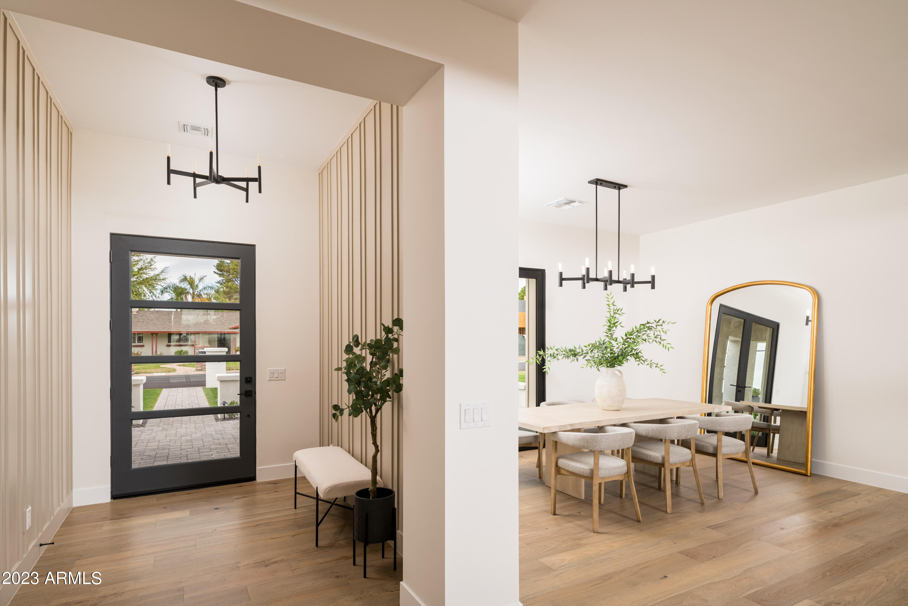 CAMELBACK VILLA - Residential