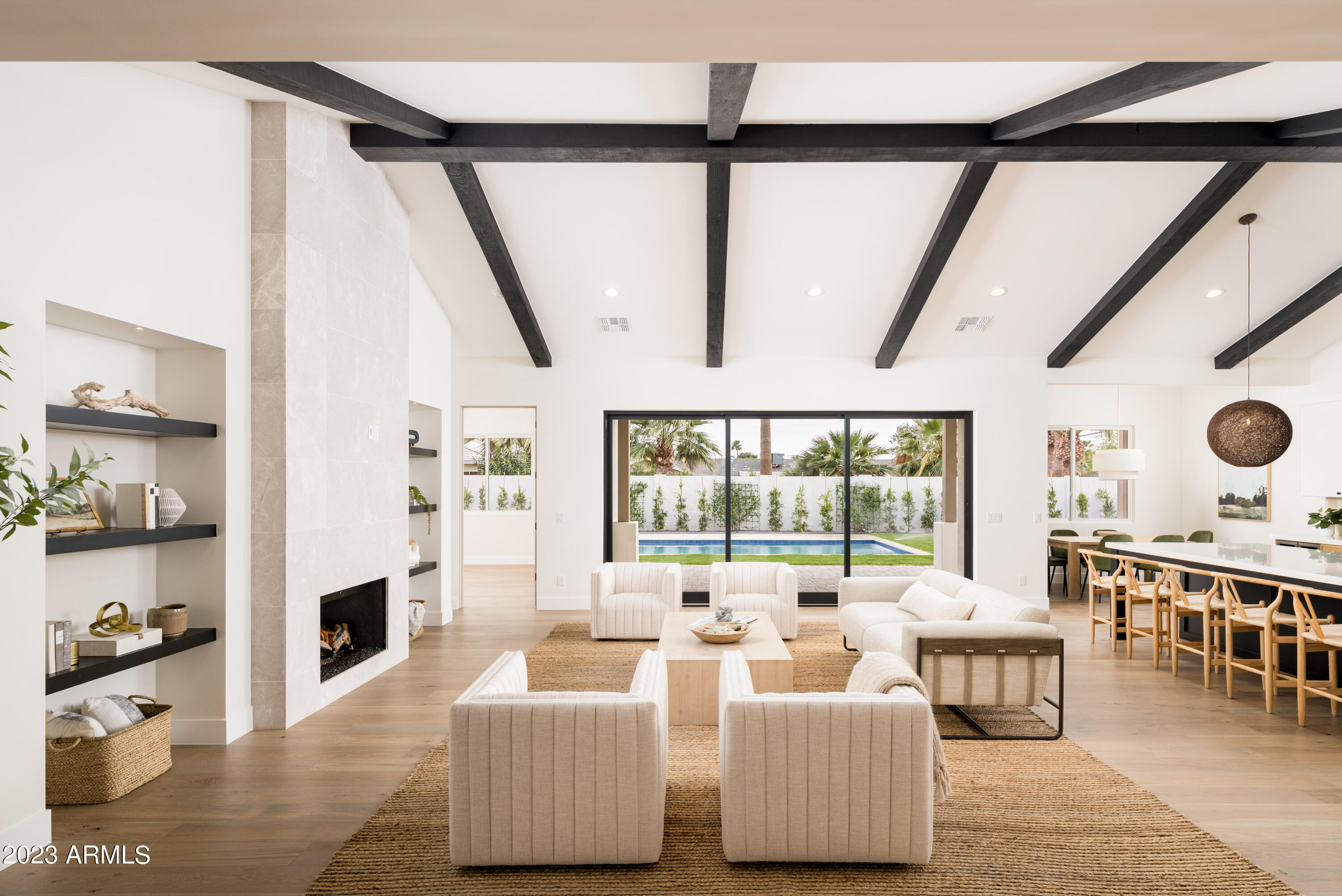 CAMELBACK VILLA - Residential