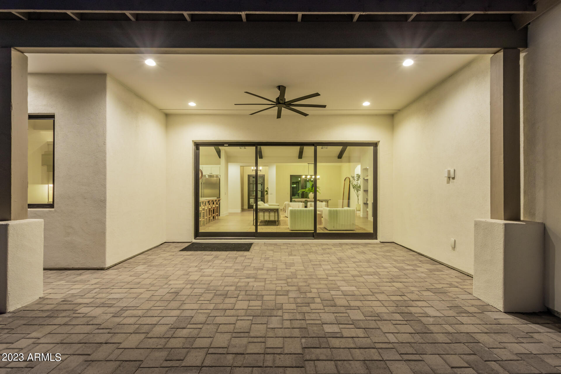 CAMELBACK VILLA - Residential