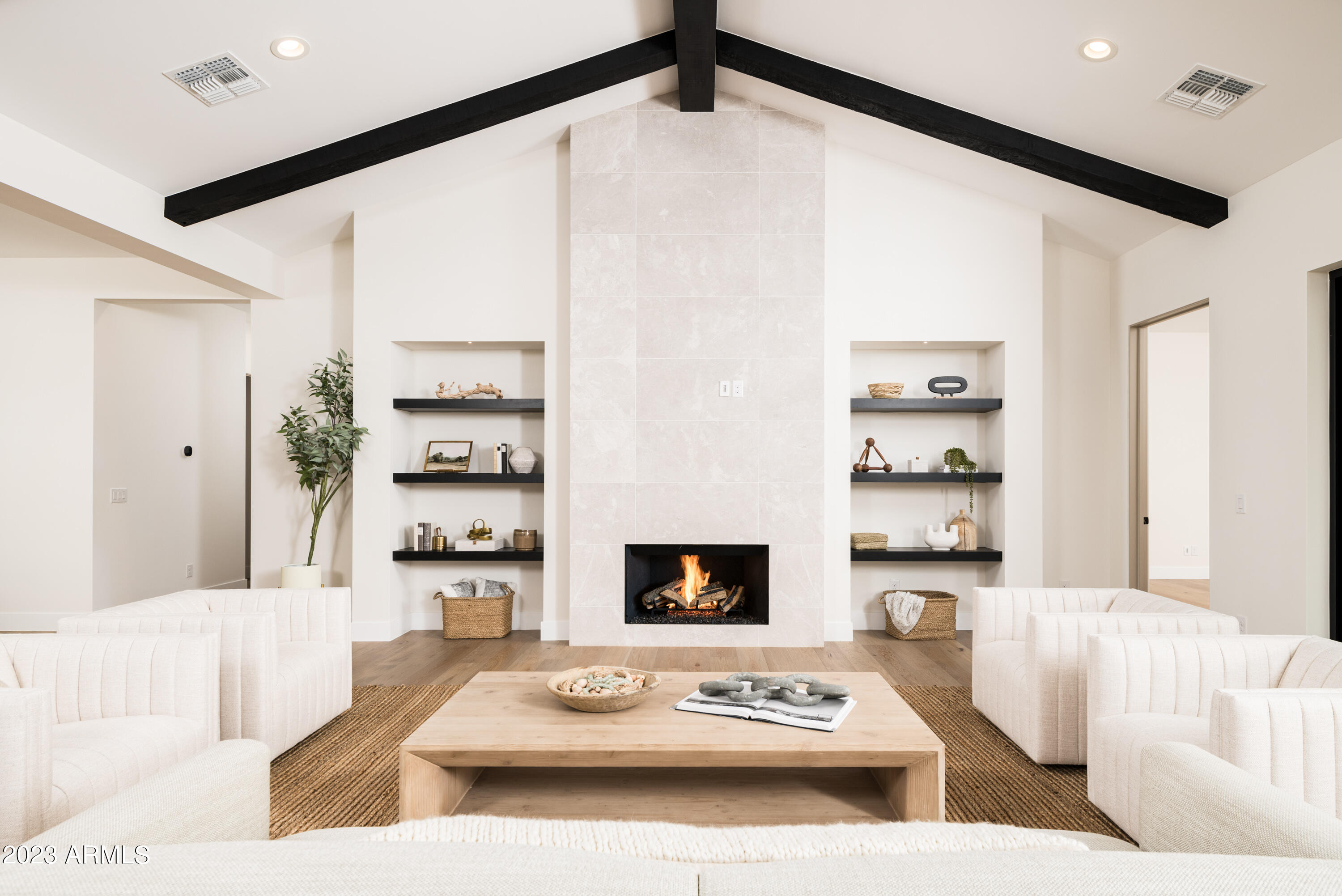 CAMELBACK VILLA - Residential