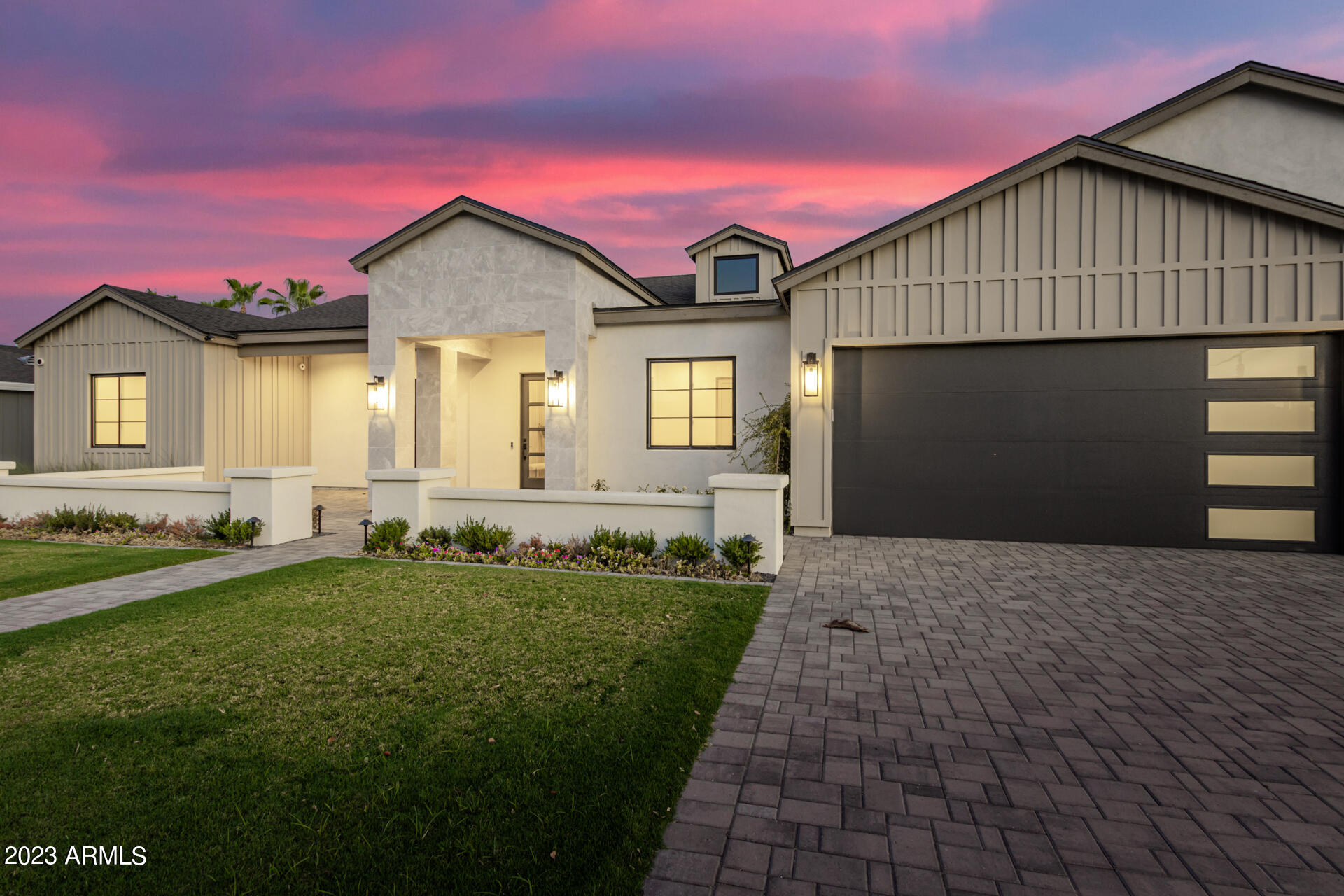 CAMELBACK VILLA - Residential