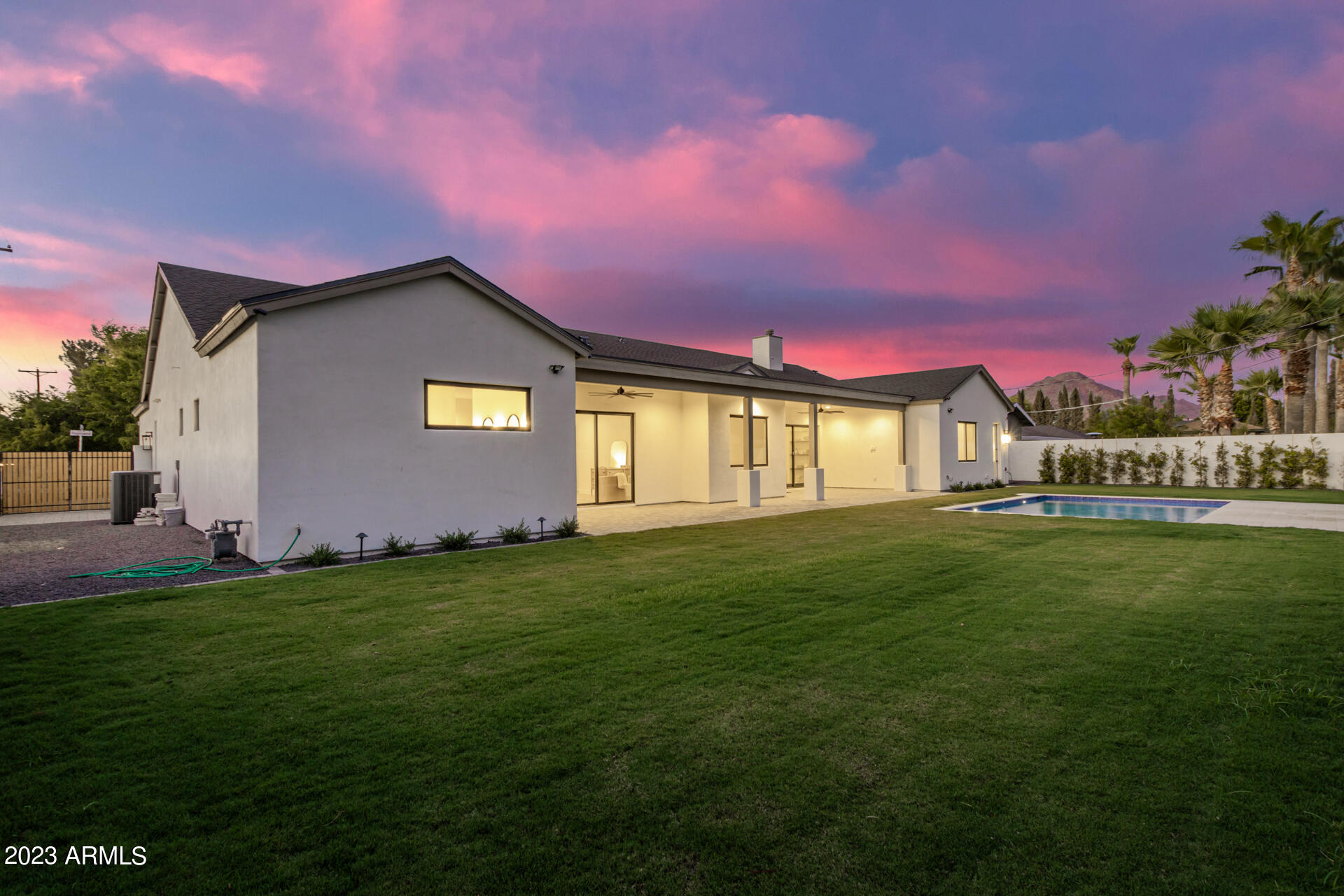 CAMELBACK VILLA - Residential