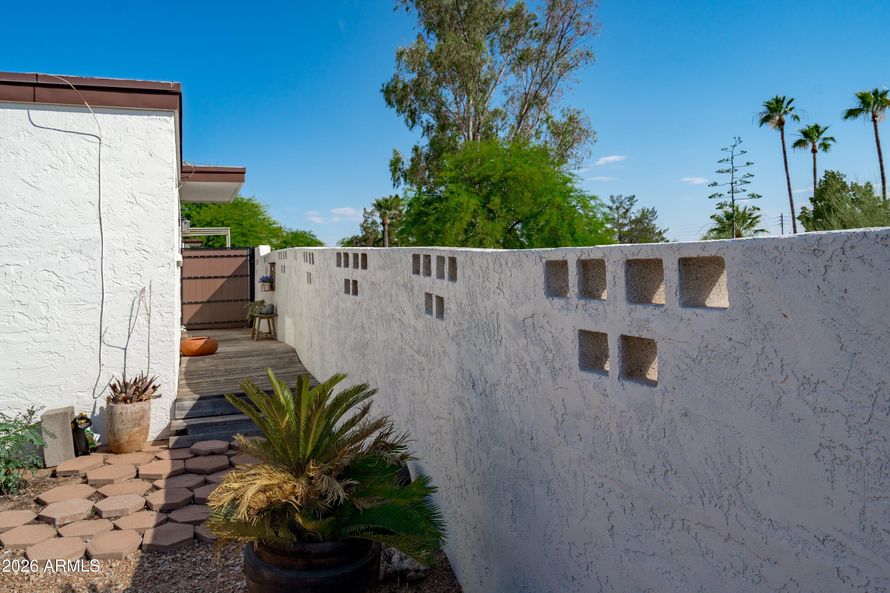 CAREFREE VILLAS - Residential