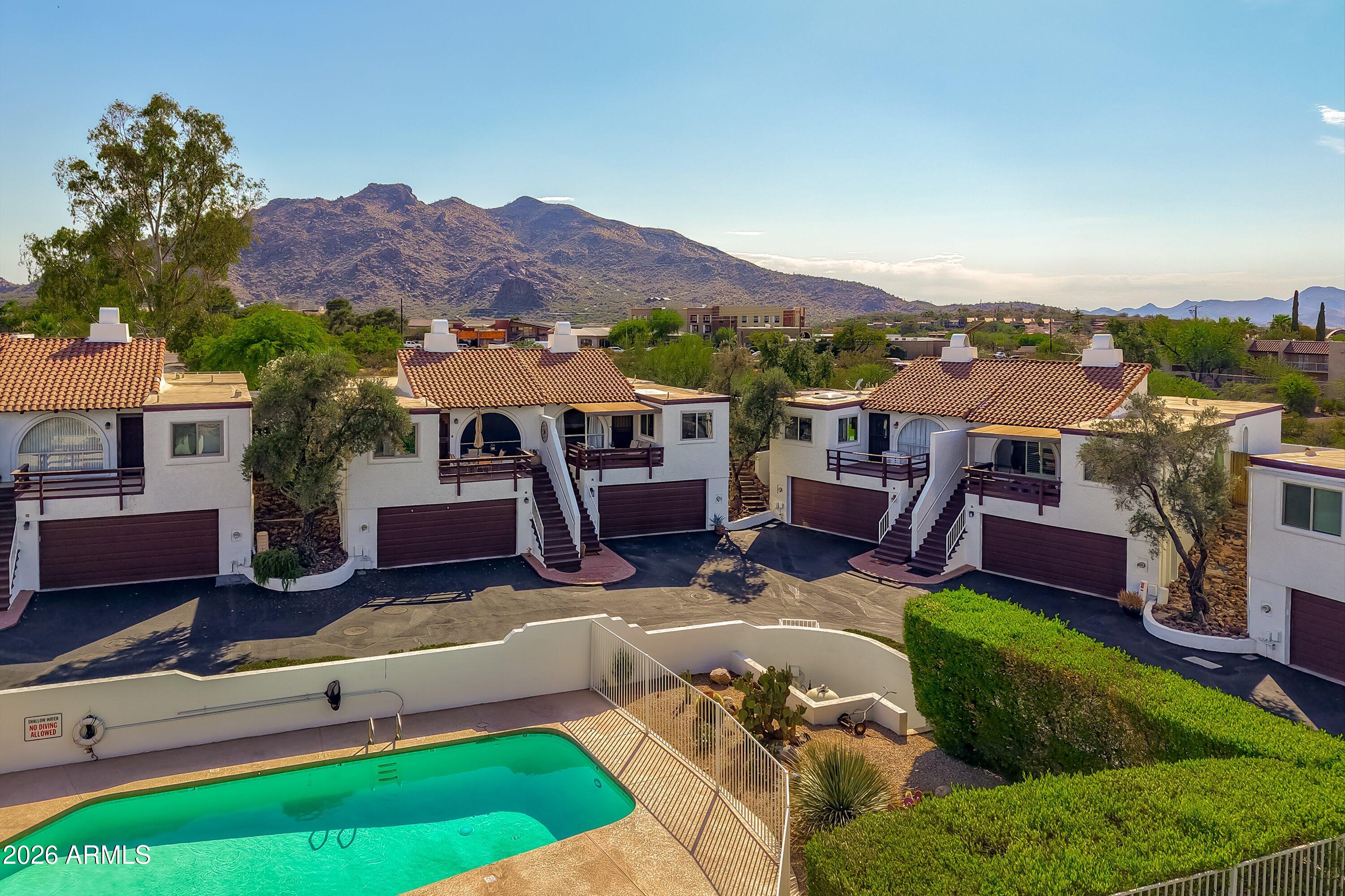 CAREFREE VILLAS - Residential