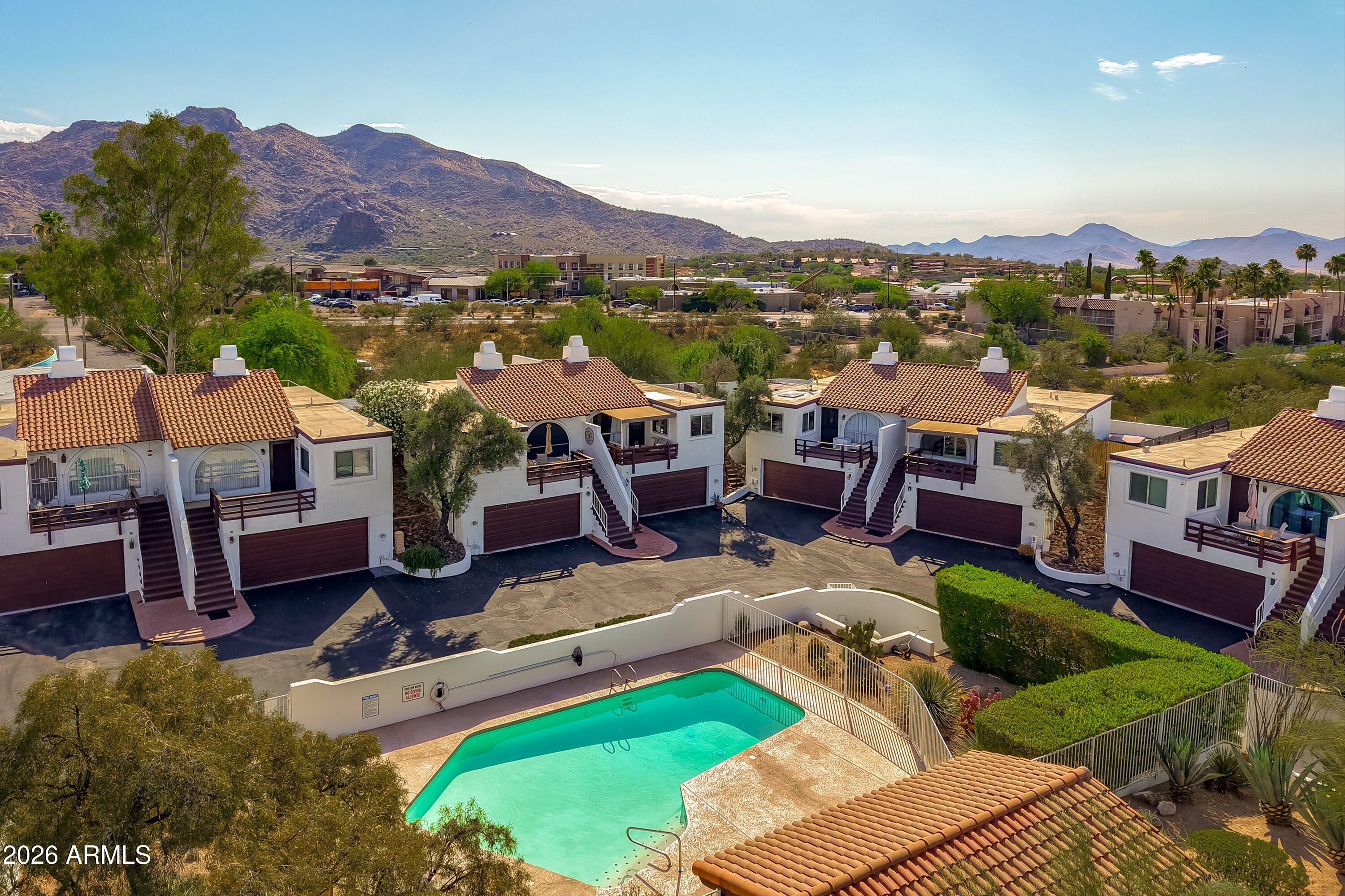 CAREFREE VILLAS - Residential