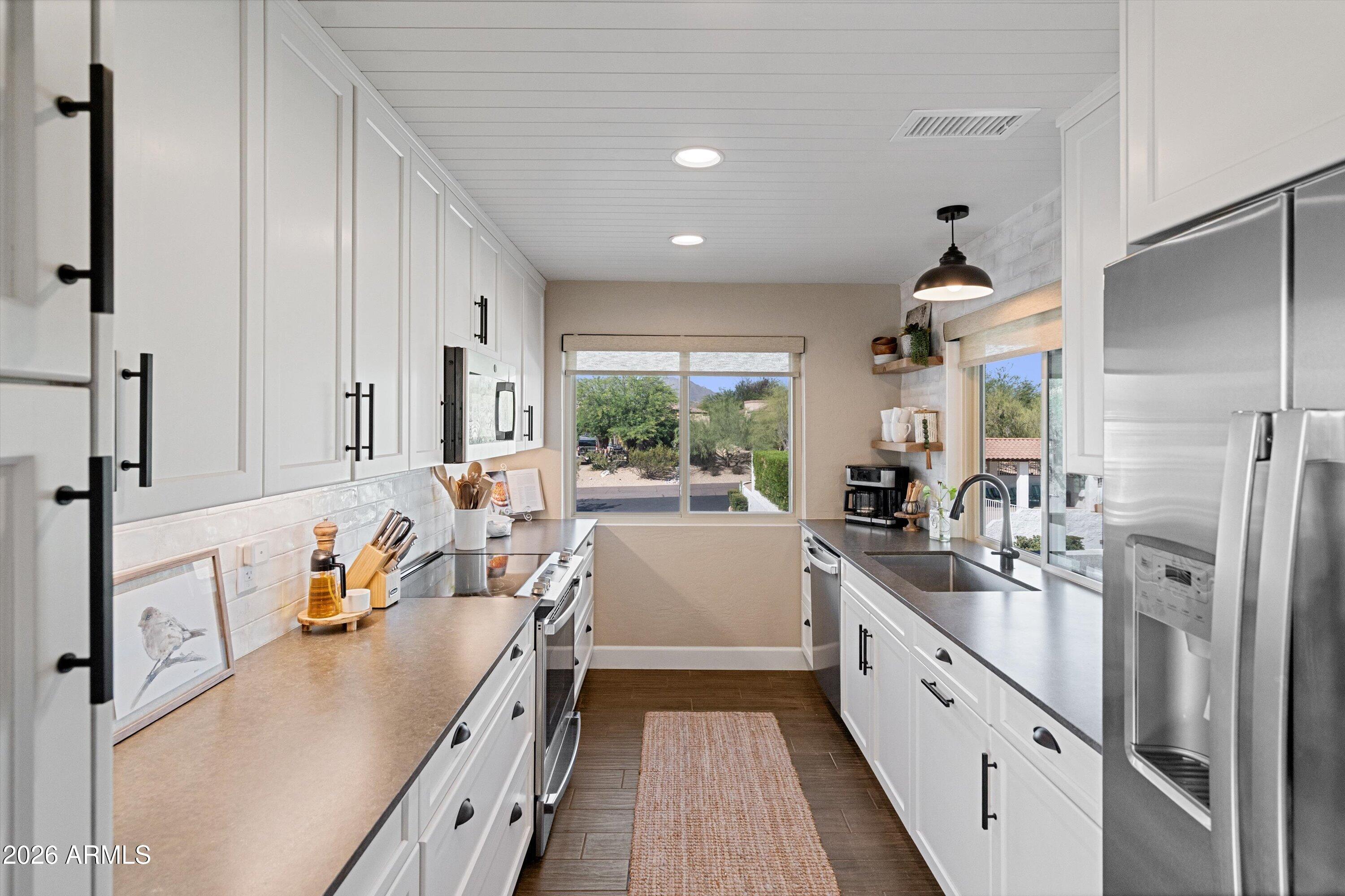 CAREFREE VILLAS - Residential