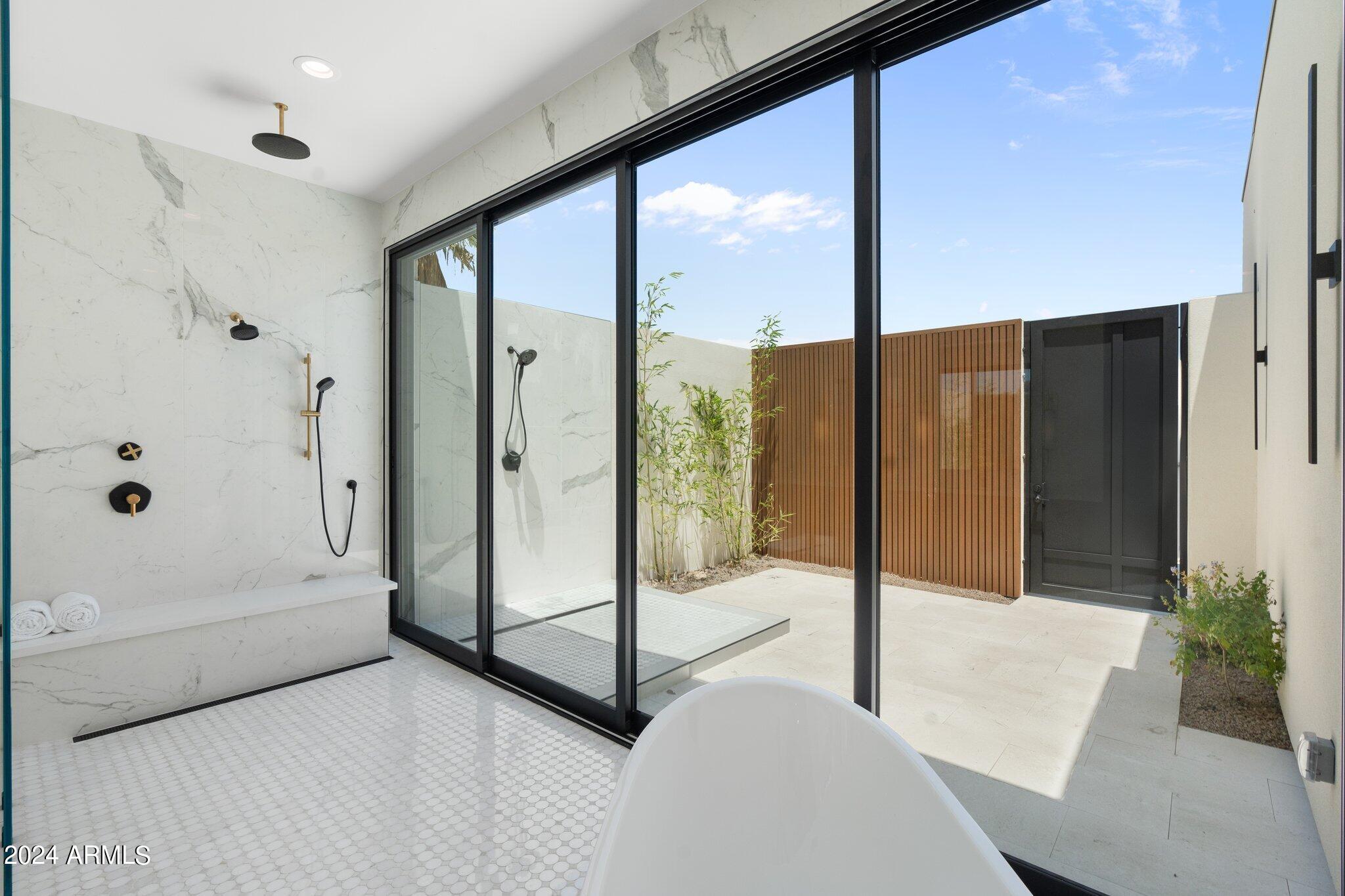 DESERT WIND - Residential