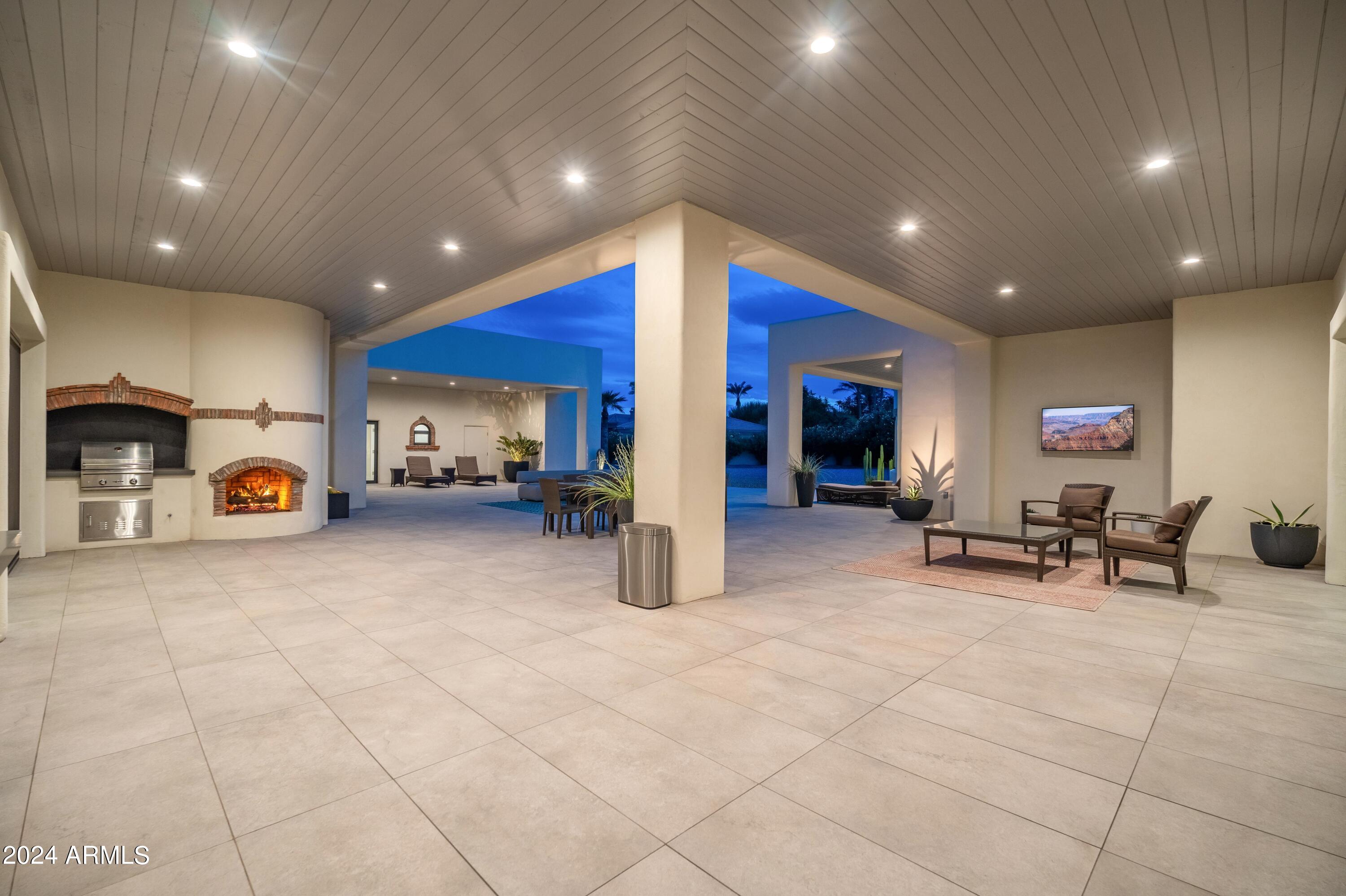 CAMELBACK COUNTRY ESTATES - Residential