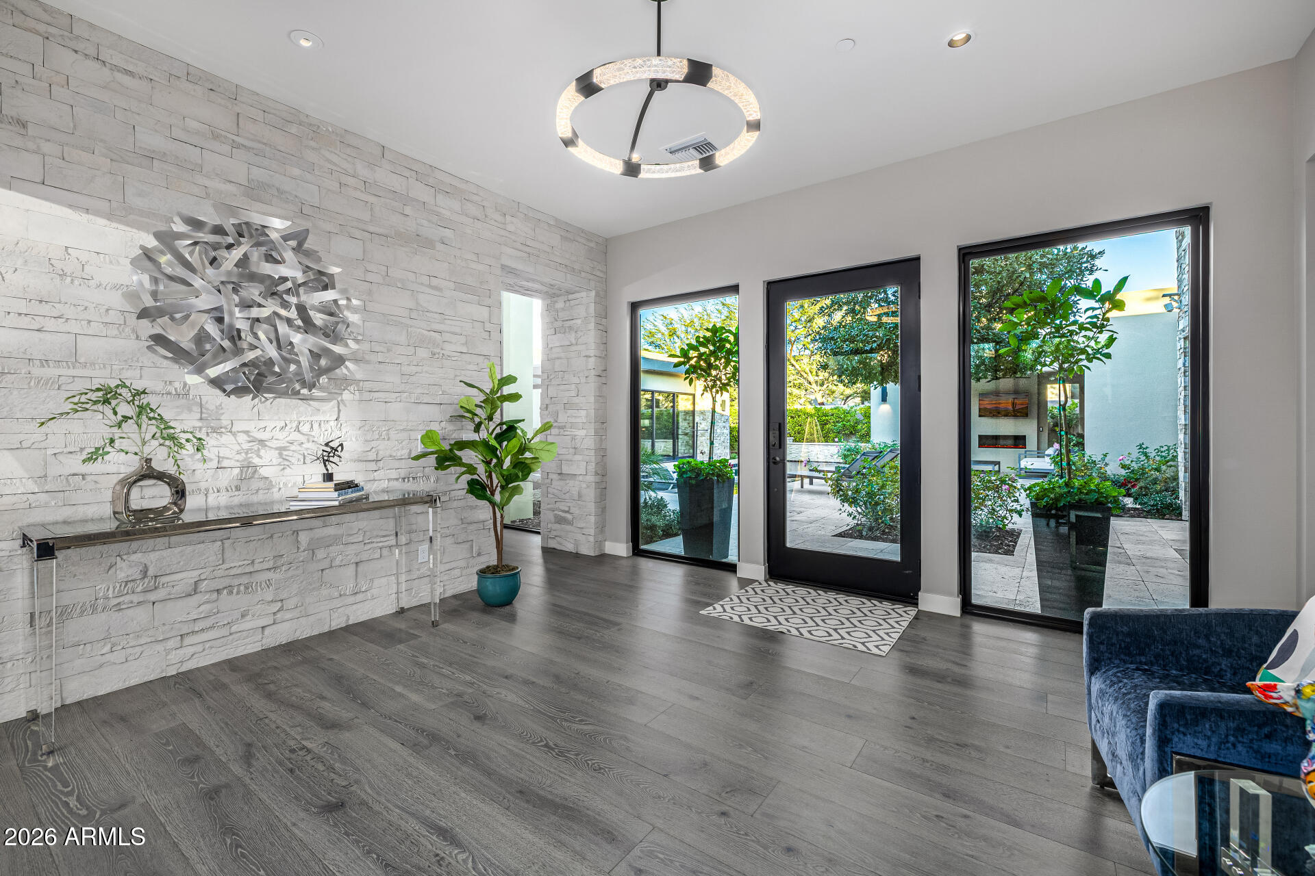 WHITE HORSE - Residential