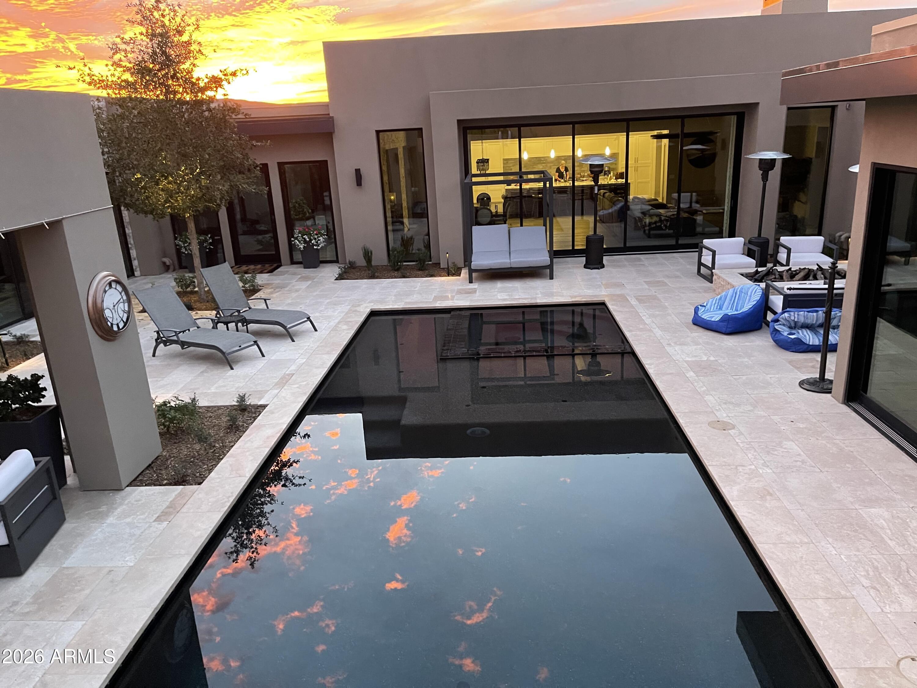WHITE HORSE - Residential