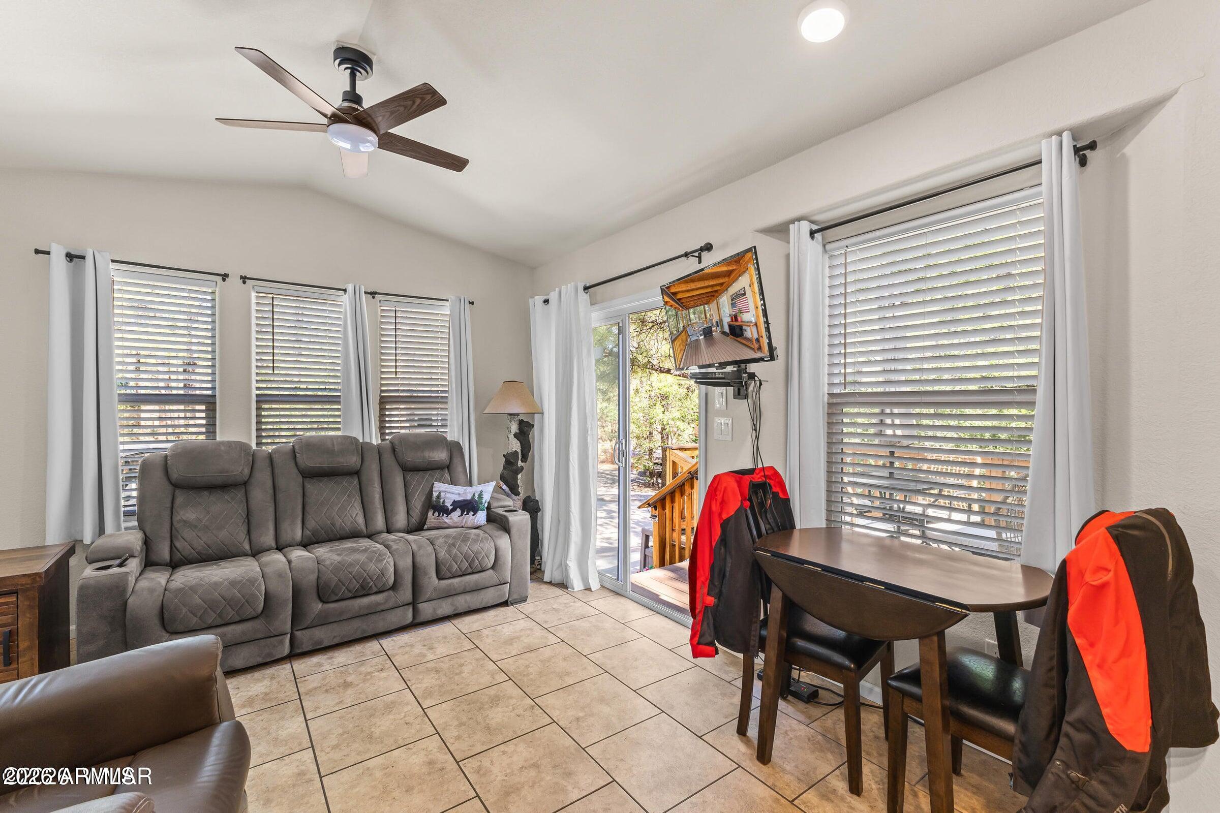 WHITE MOUNTAIN VACATION VILLAGE UNIT 4 - Residential