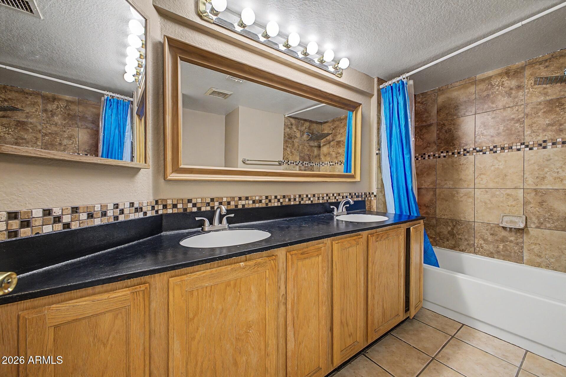 PARK FIFTH AVENUE CONDOMINIUMS 1-90 92-146 149-167 - Residential