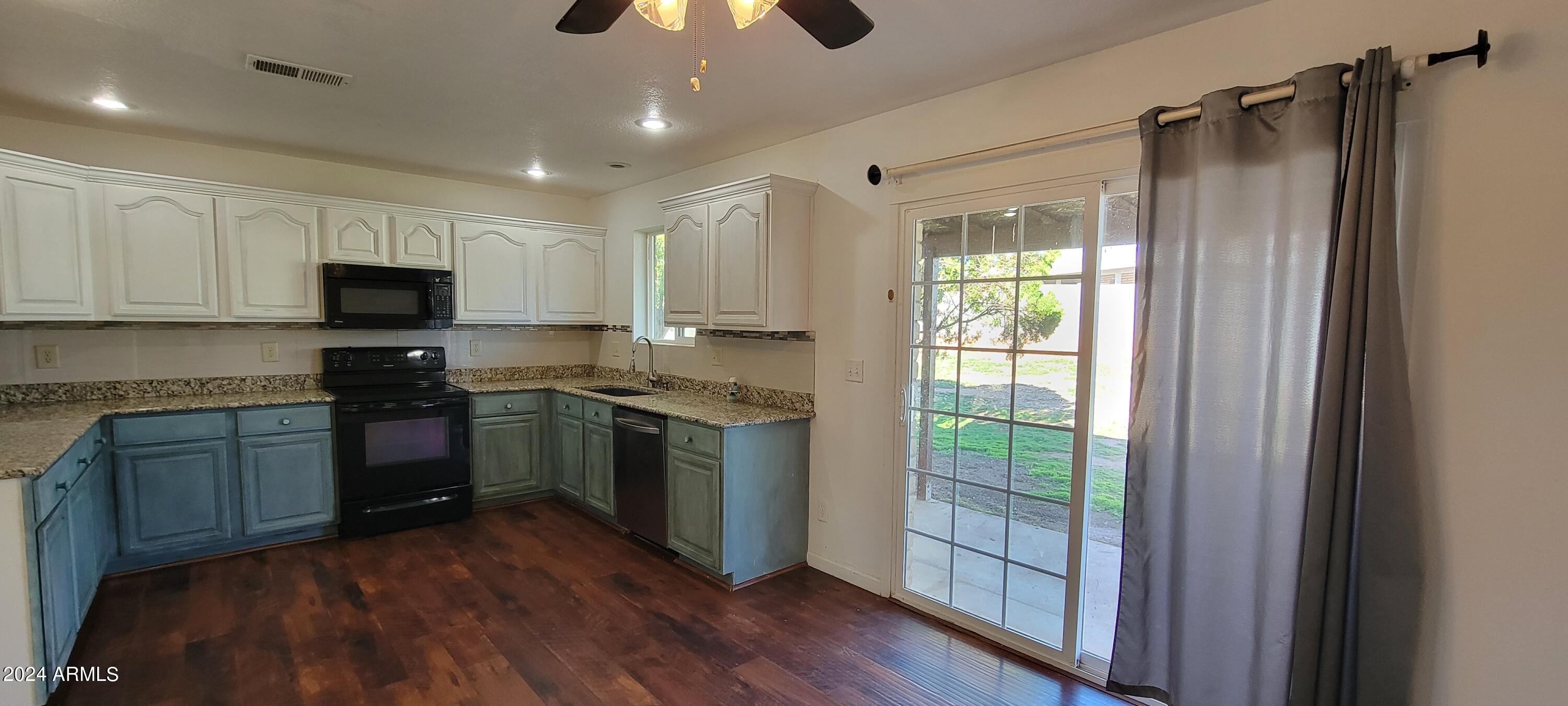 VISTA VILLAGE 5 - Residential