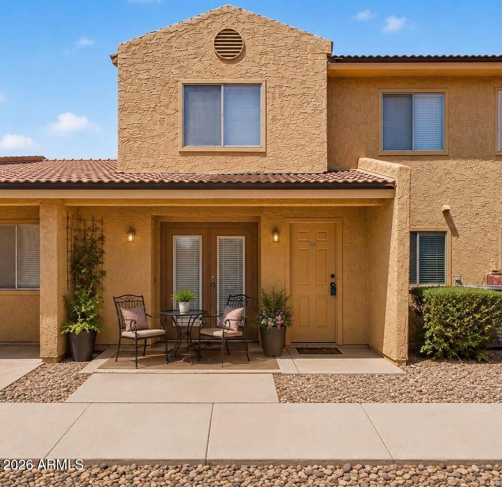 Beautifully renovated and move-in ready! This updated 2-bedroom, 1.5-bath home offers low-maintenance living with a bright, functional floor plan. Recent improvements include fresh interior paint, a beautifully remodeled master bathroom. The kitchen boasts granite countertops, ample cabinetry, brand-new stainless steel appliances, and a functional layout designed for everyday living. This desirable INTERIOR UNIT offers views of the sparkling community pool and lush green common areas. The community offers outstanding amenities, including a resort-style pool, fitness center, clubhouse, and beautifully maintained grassy areas. Conveniently located just minutes from ASU, Sky Harbor Airport, shopping, dining, and major freeways, this home combines comfort, style, and an unbeatable location