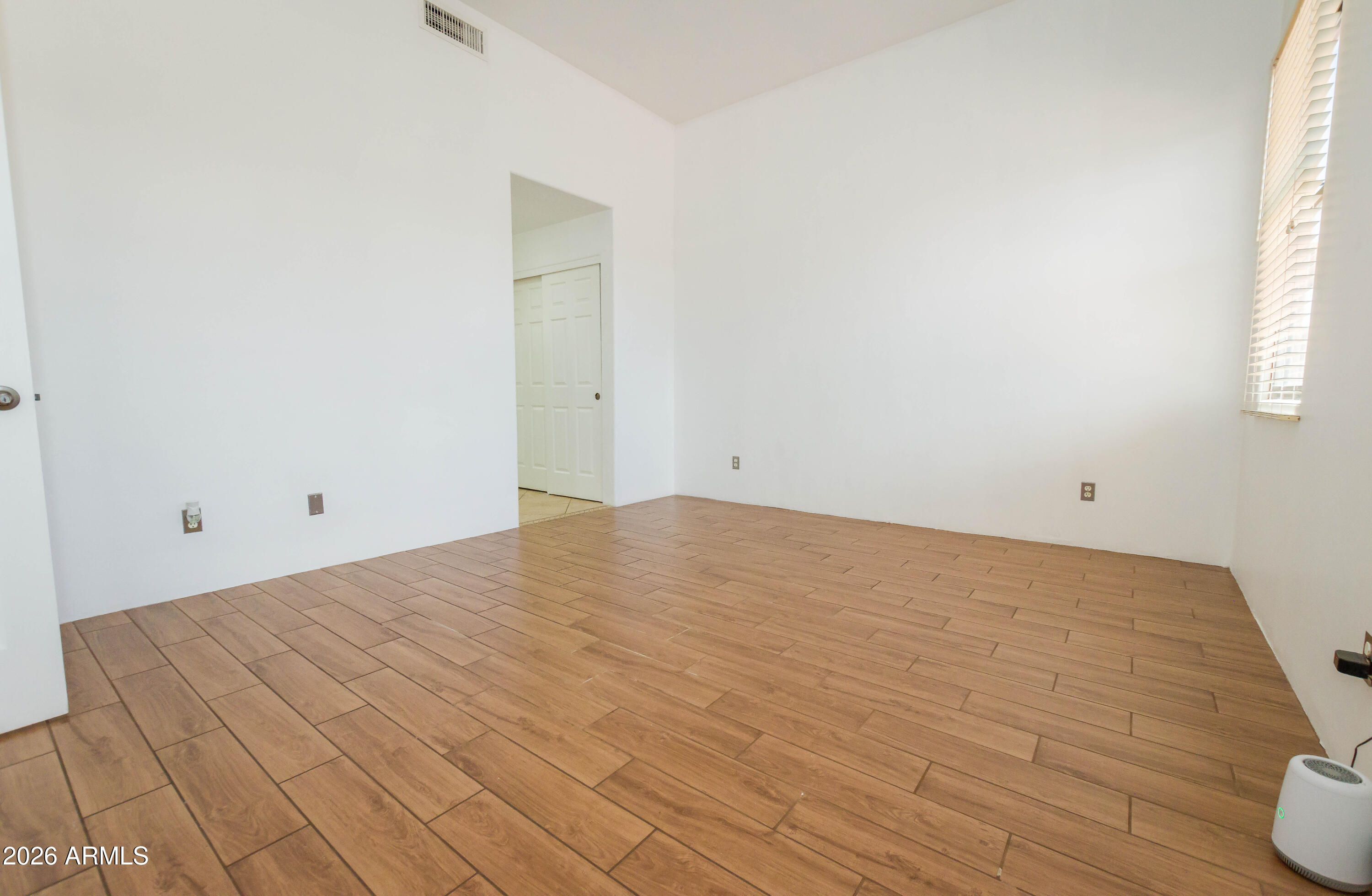 THE LEGENDS VALIENTE - Residential