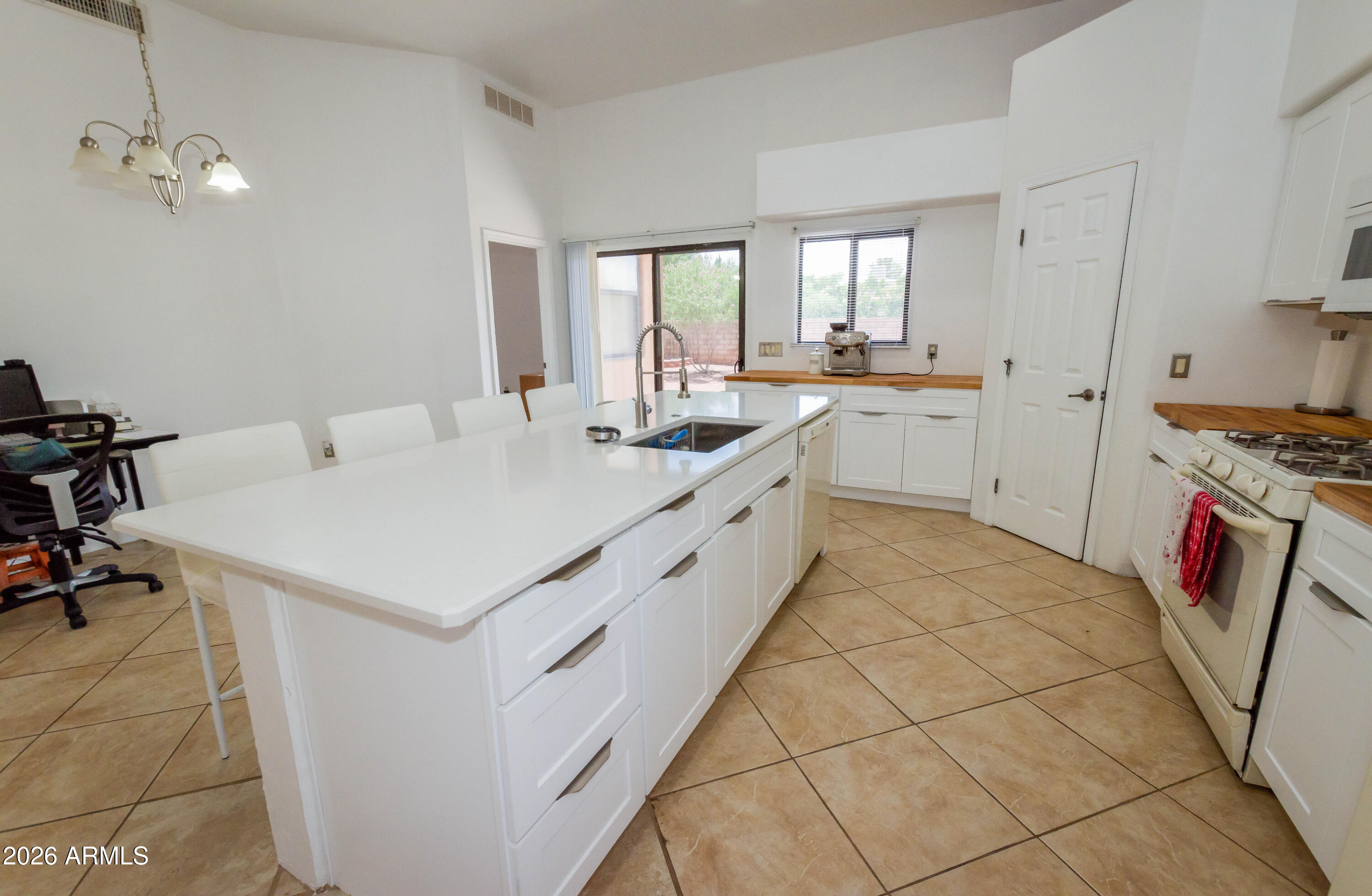 THE LEGENDS VALIENTE - Residential