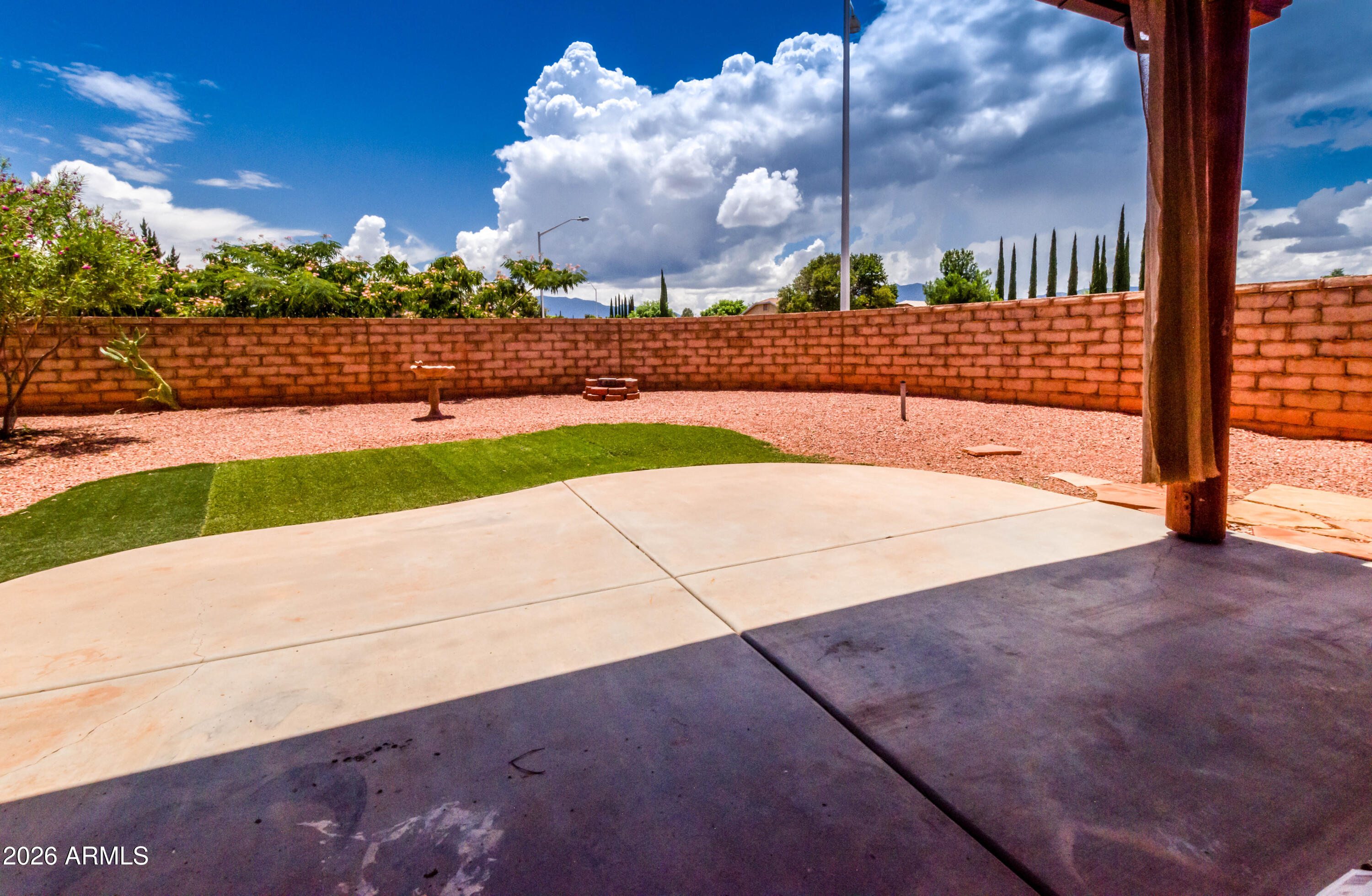 THE LEGENDS VALIENTE - Residential
