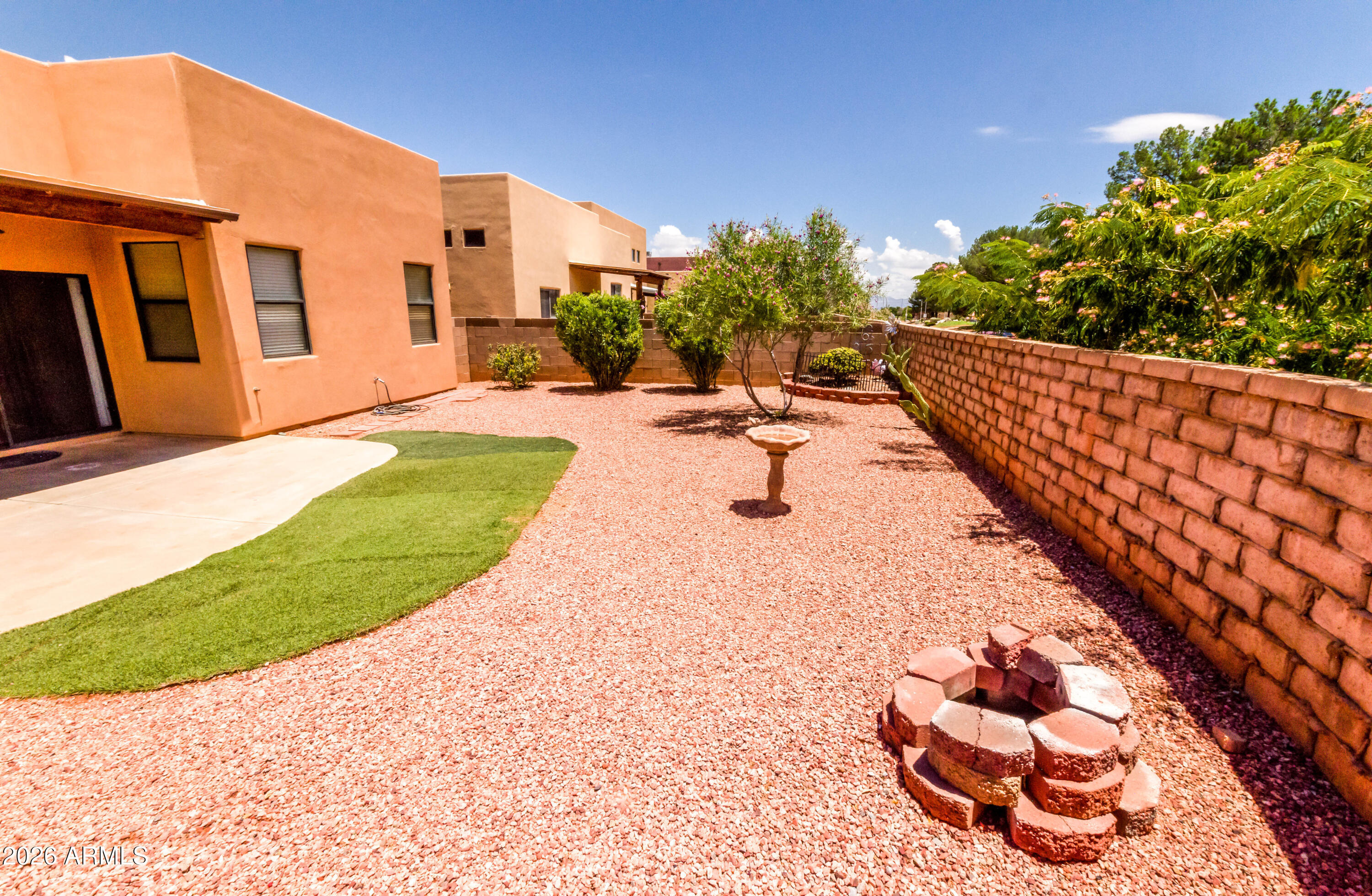 THE LEGENDS VALIENTE - Residential