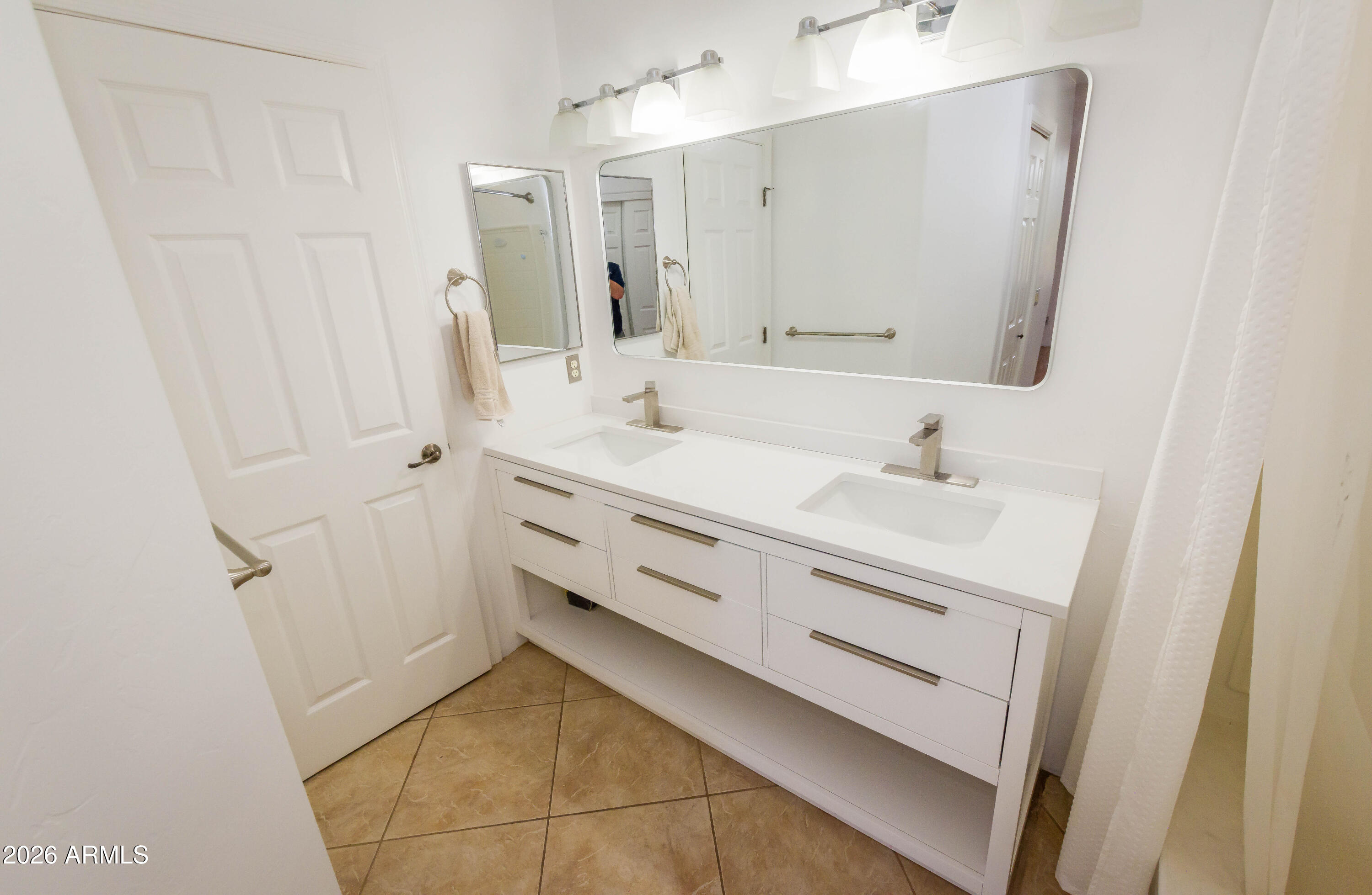 THE LEGENDS VALIENTE - Residential