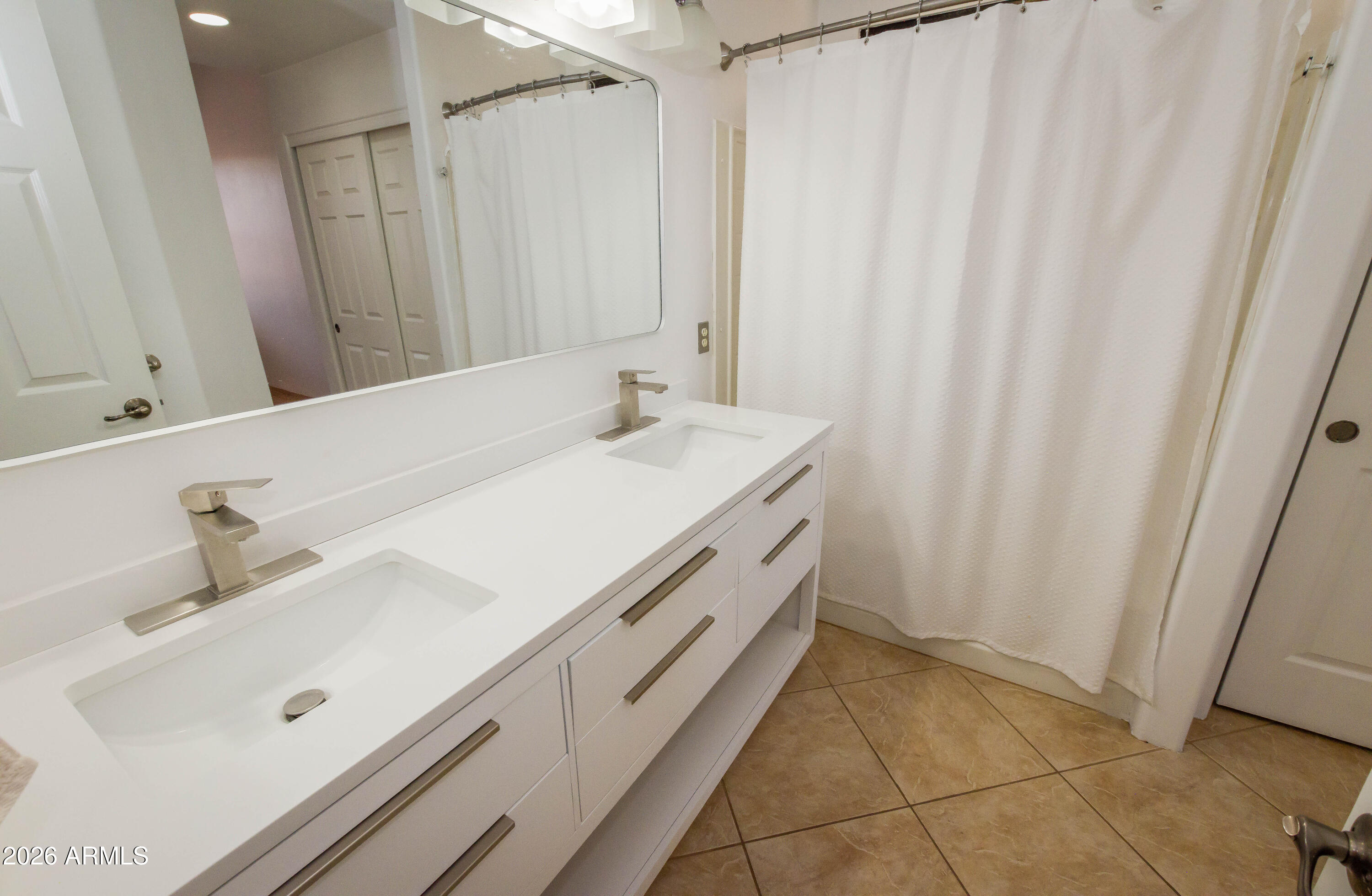 THE LEGENDS VALIENTE - Residential