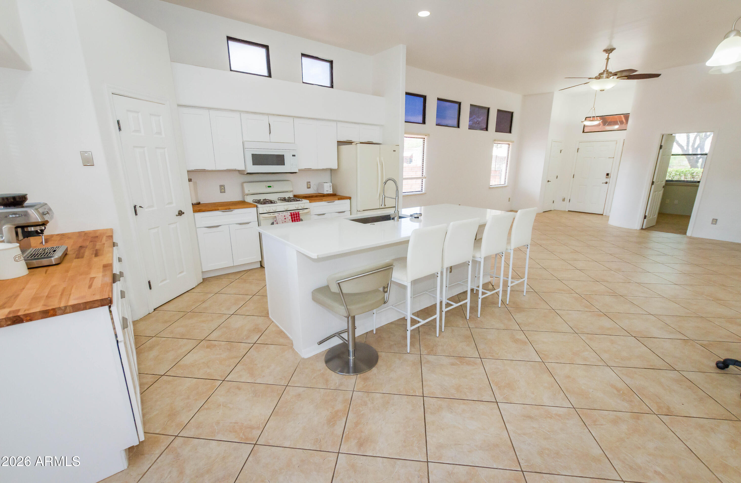 THE LEGENDS VALIENTE - Residential
