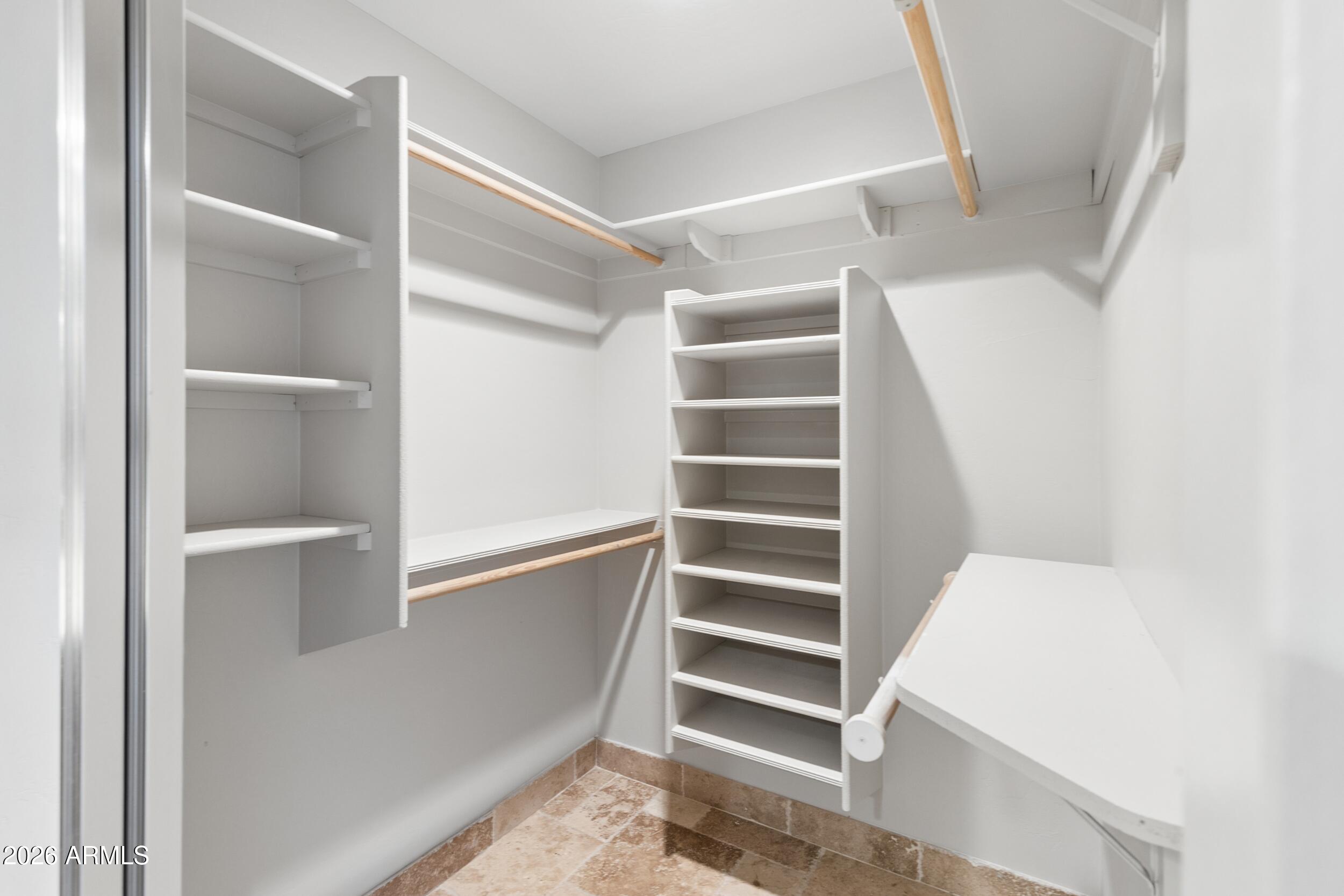 APACHE WELLS 2 UNIT 1 - Residential
