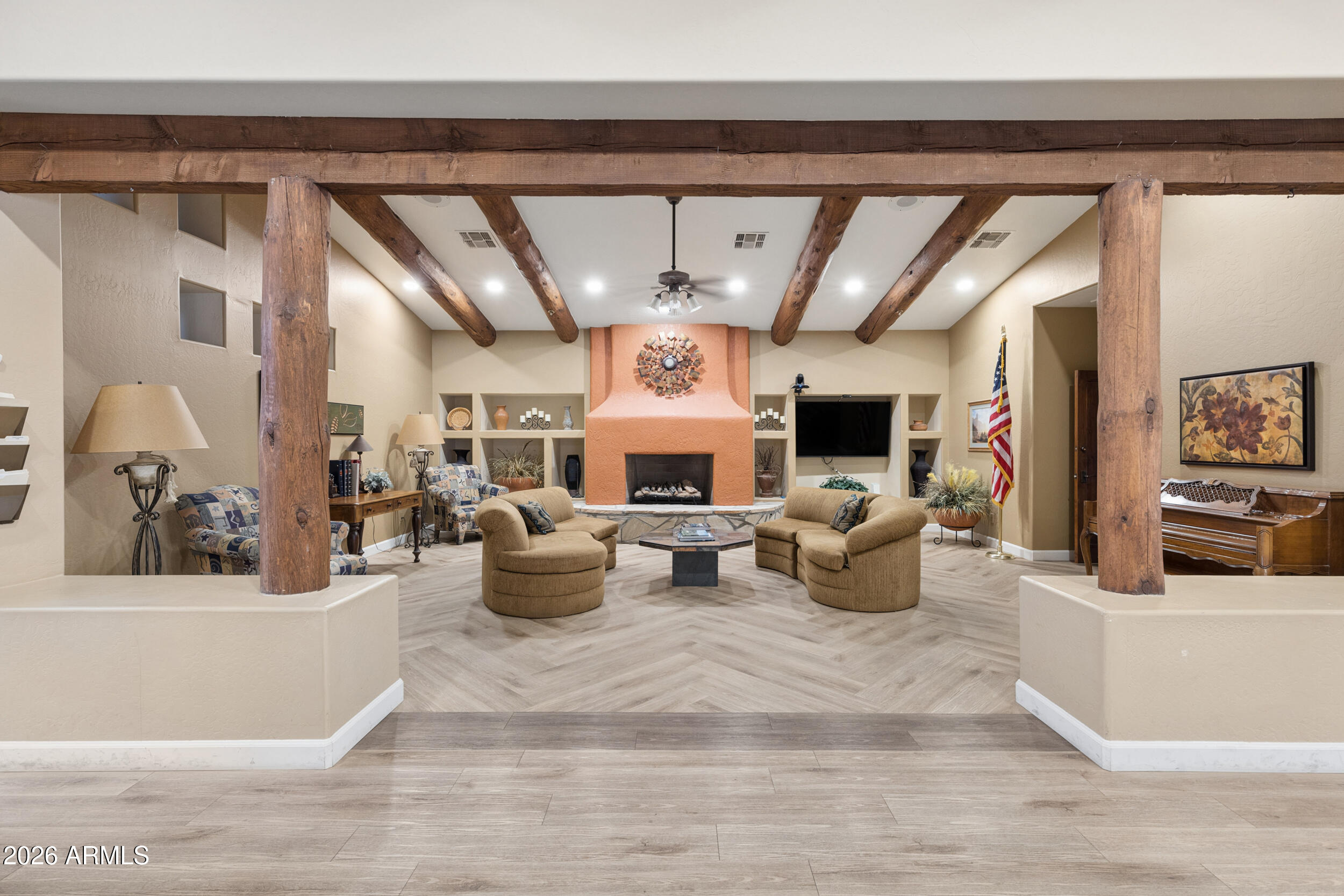 APACHE WELLS 2 UNIT 1 - Residential