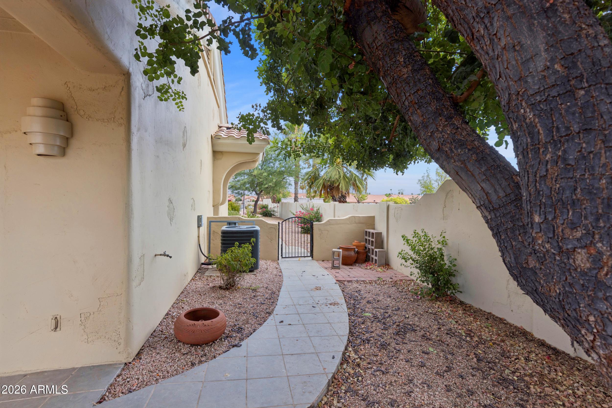 APACHE WELLS 2 UNIT 1 - Residential