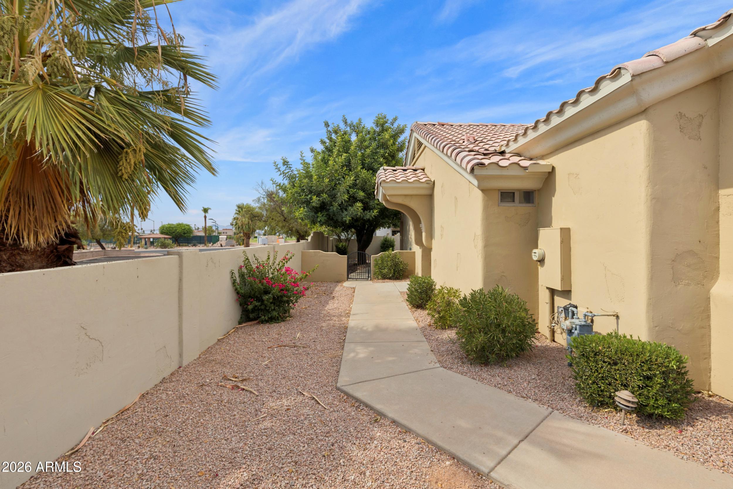 APACHE WELLS 2 UNIT 1 - Residential
