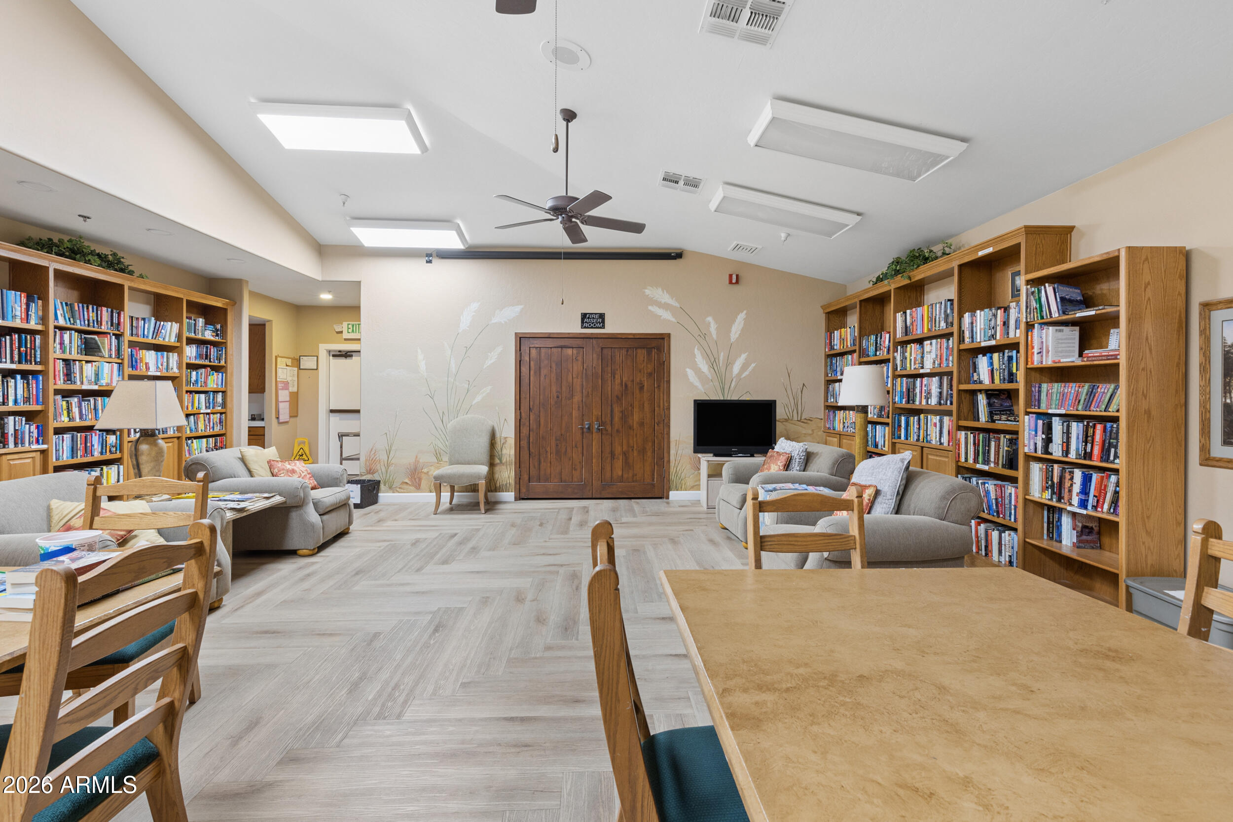 APACHE WELLS 2 UNIT 1 - Residential