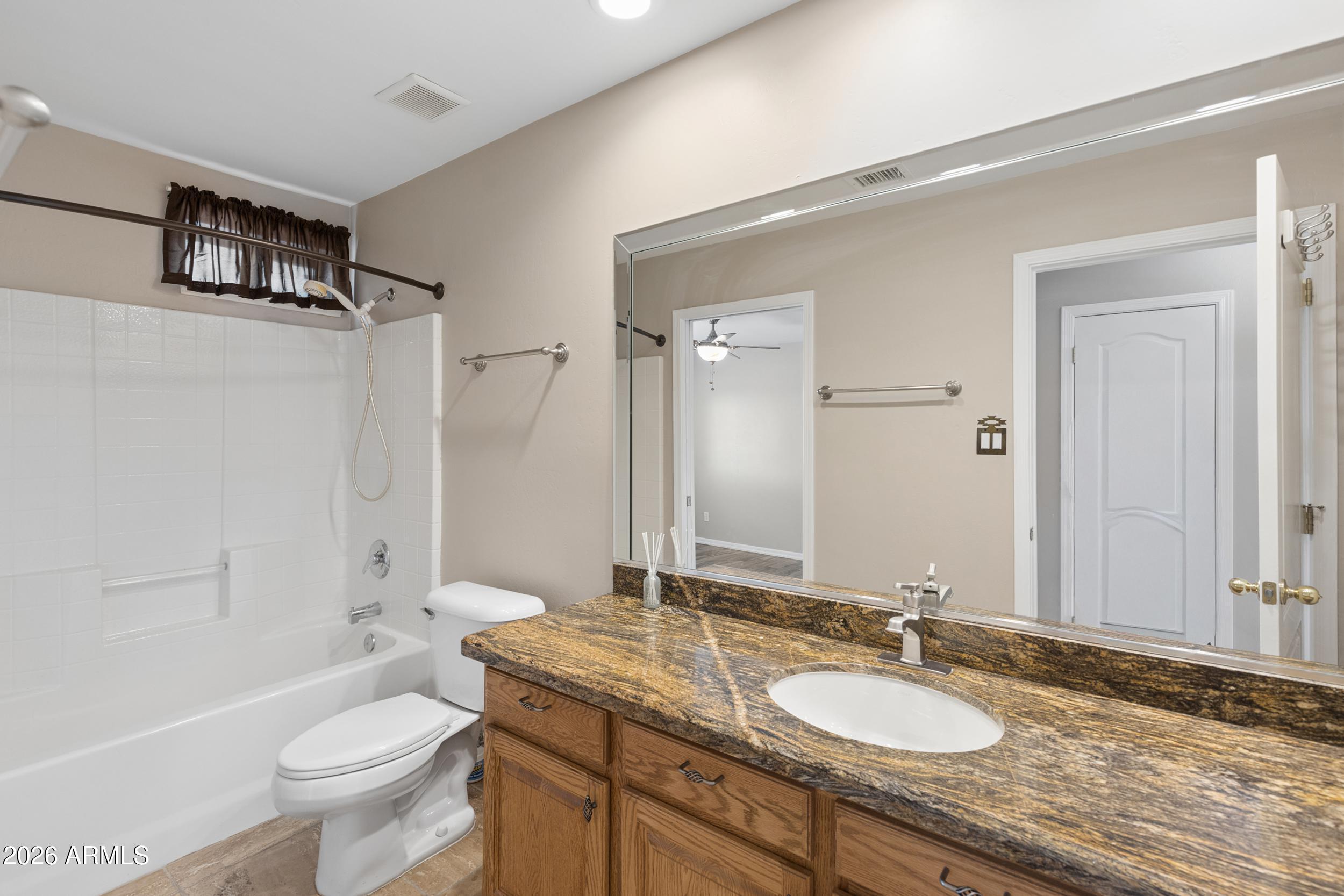 APACHE WELLS 2 UNIT 1 - Residential