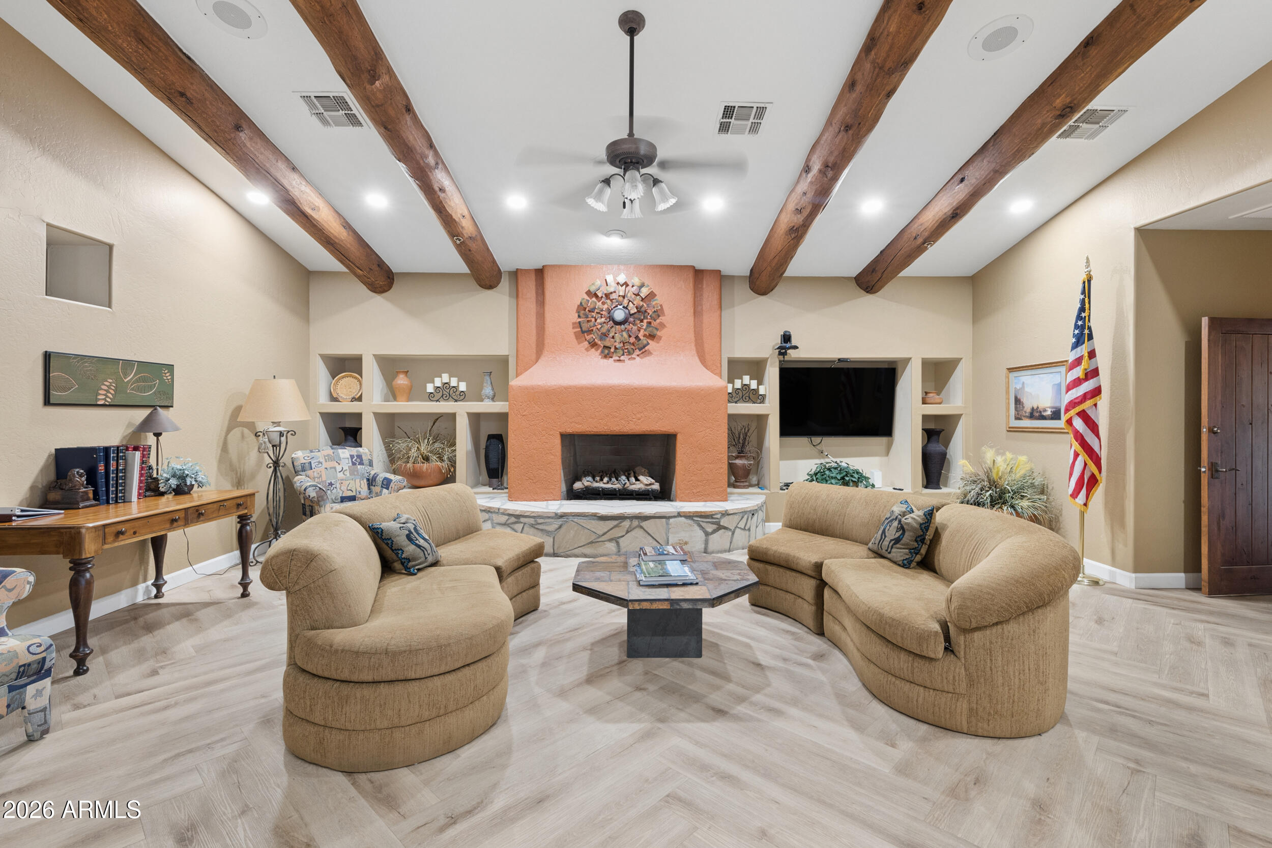 APACHE WELLS 2 UNIT 1 - Residential
