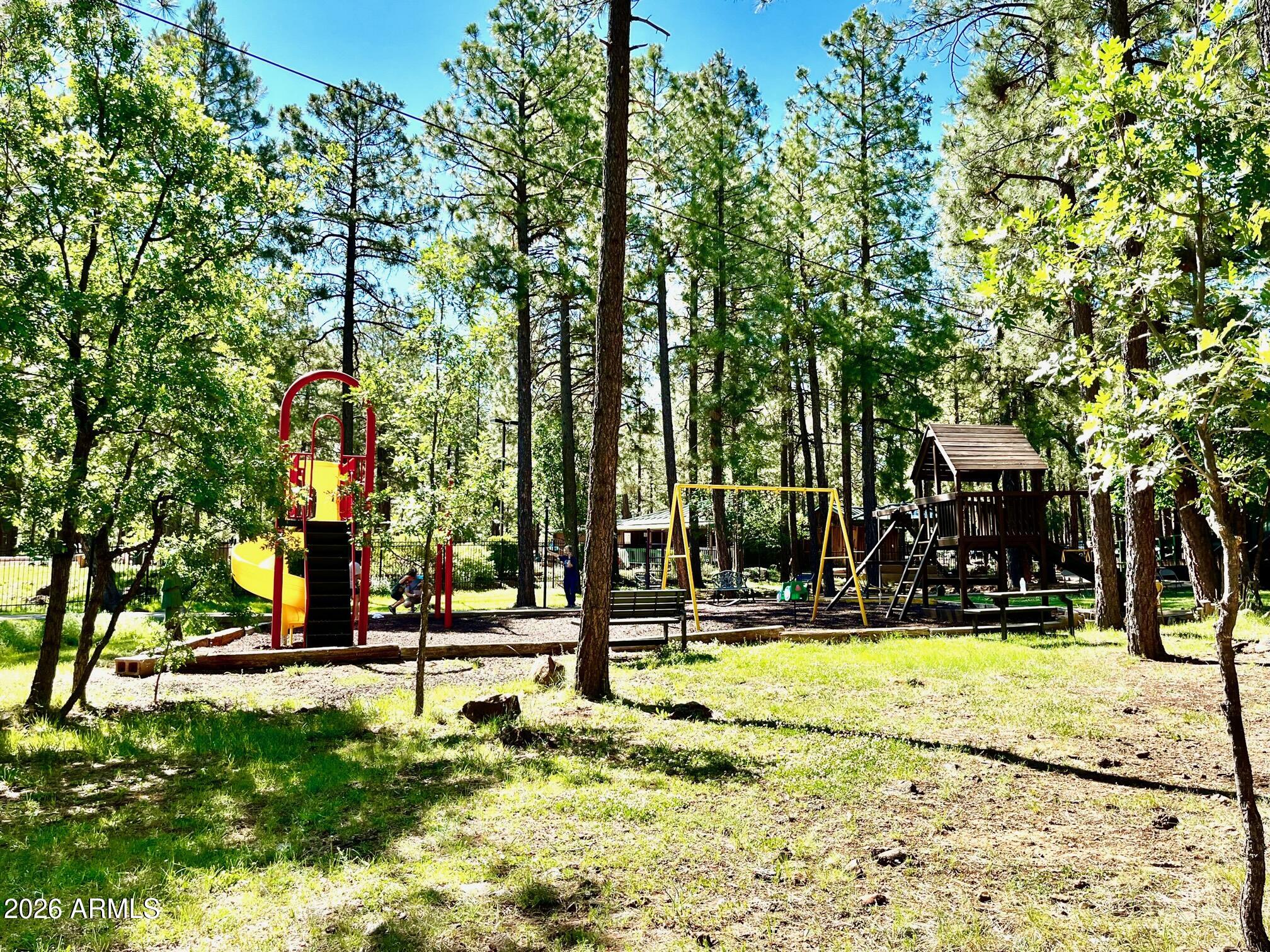 PINETOP LAKES EQUESTRIAN UNIT 1 - Residential