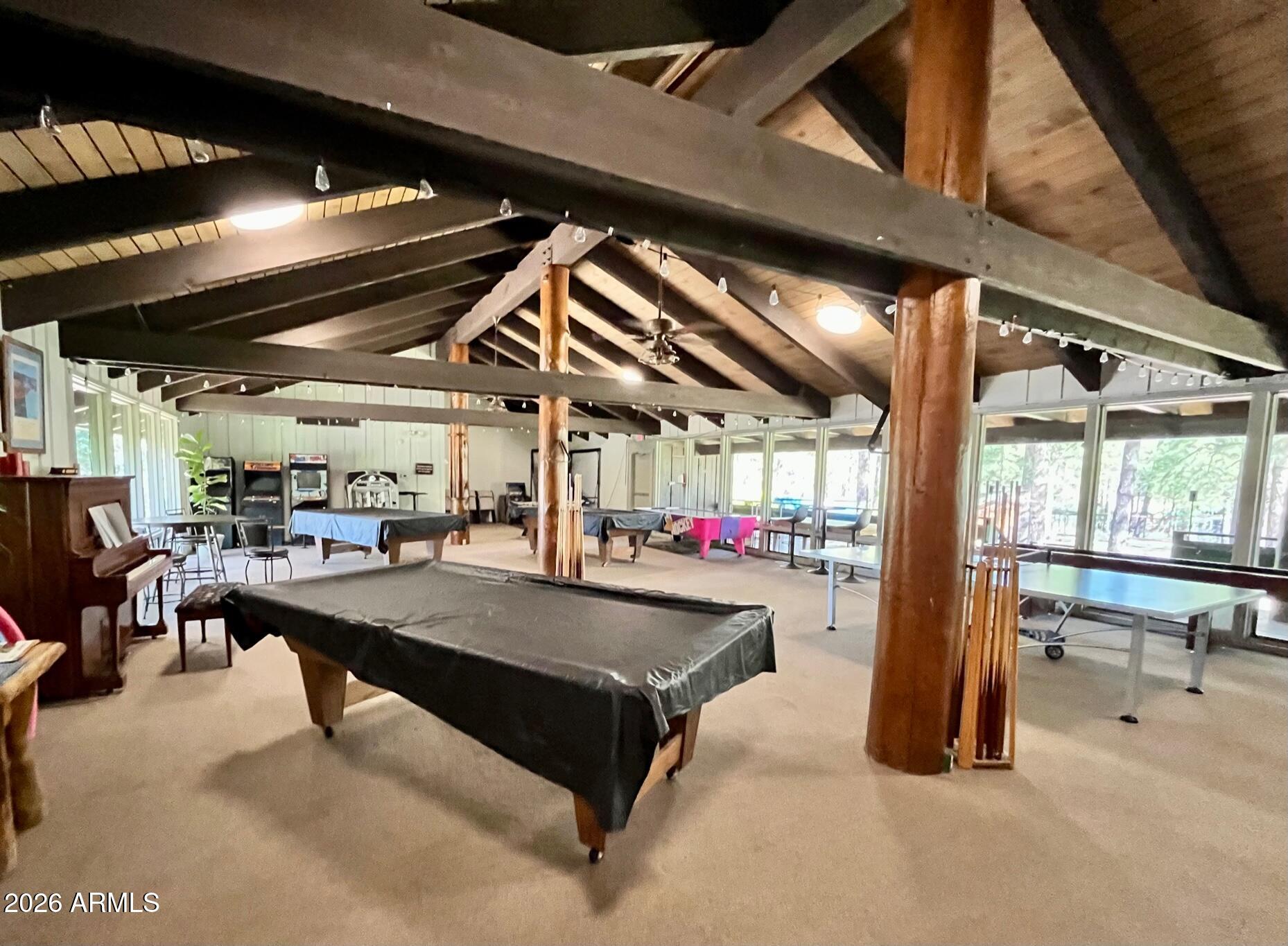 PINETOP LAKES EQUESTRIAN UNIT 1 - Residential