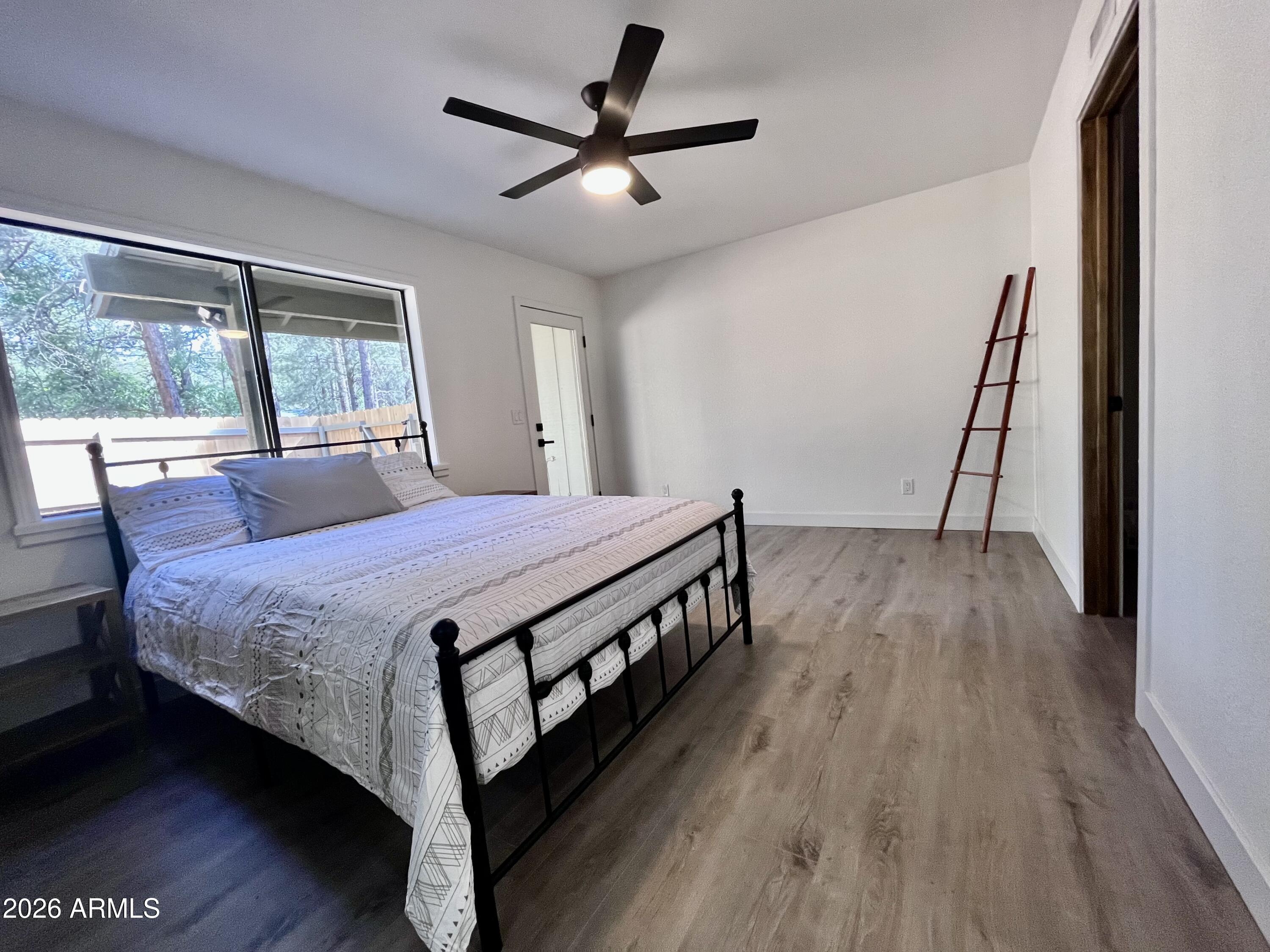 PINETOP LAKES EQUESTRIAN UNIT 1 - Residential