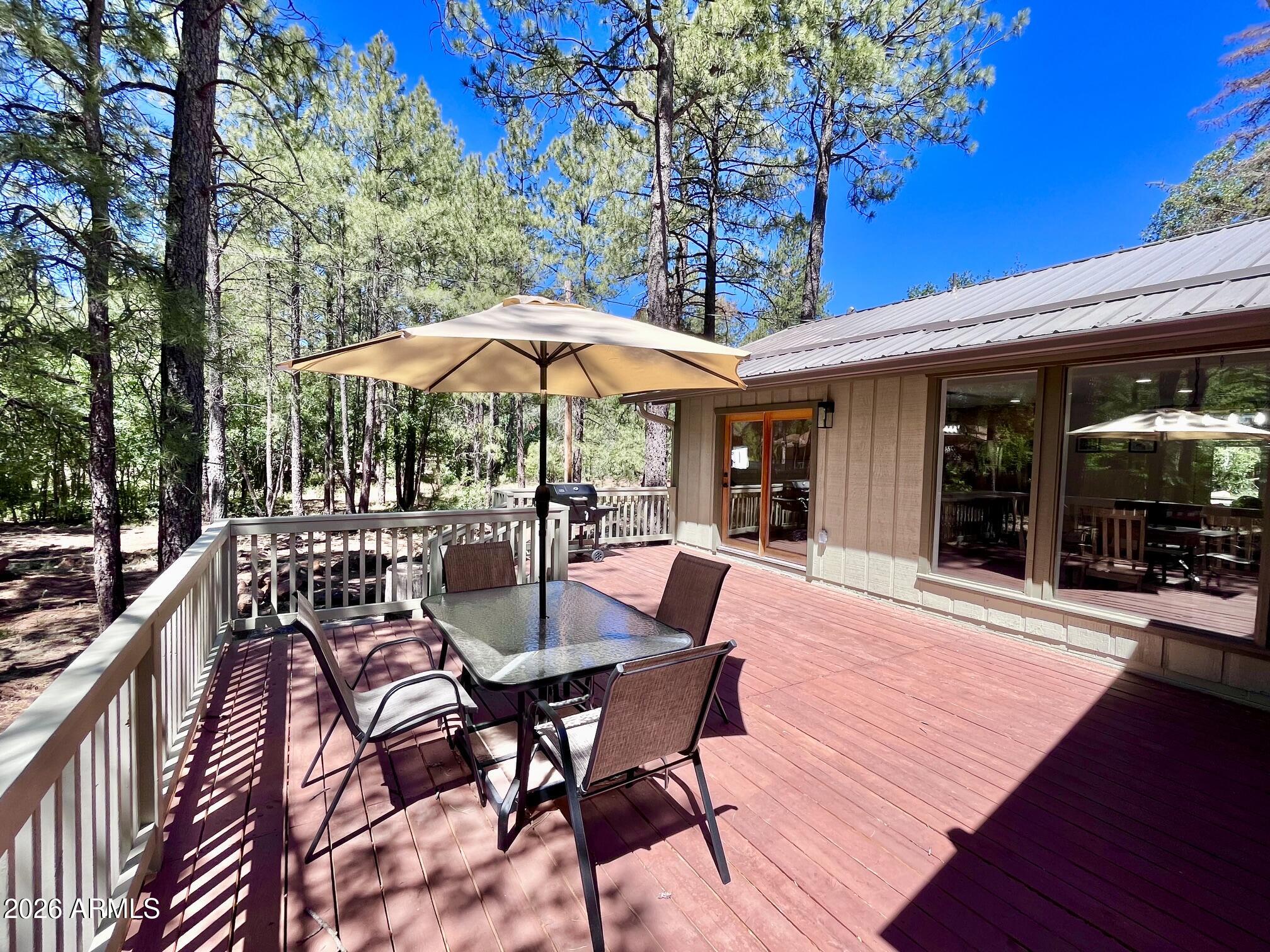 PINETOP LAKES EQUESTRIAN UNIT 1 - Residential