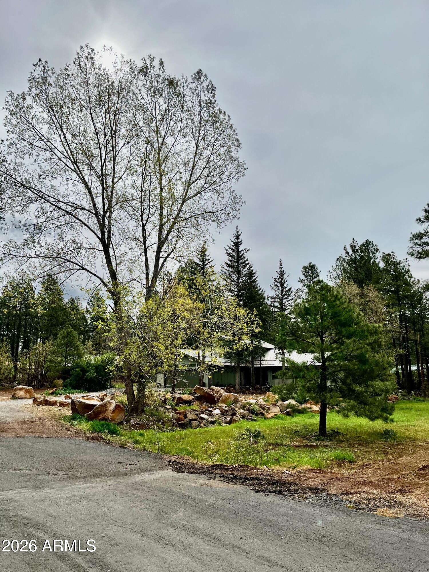 PINETOP LAKES EQUESTRIAN UNIT 1 - Residential