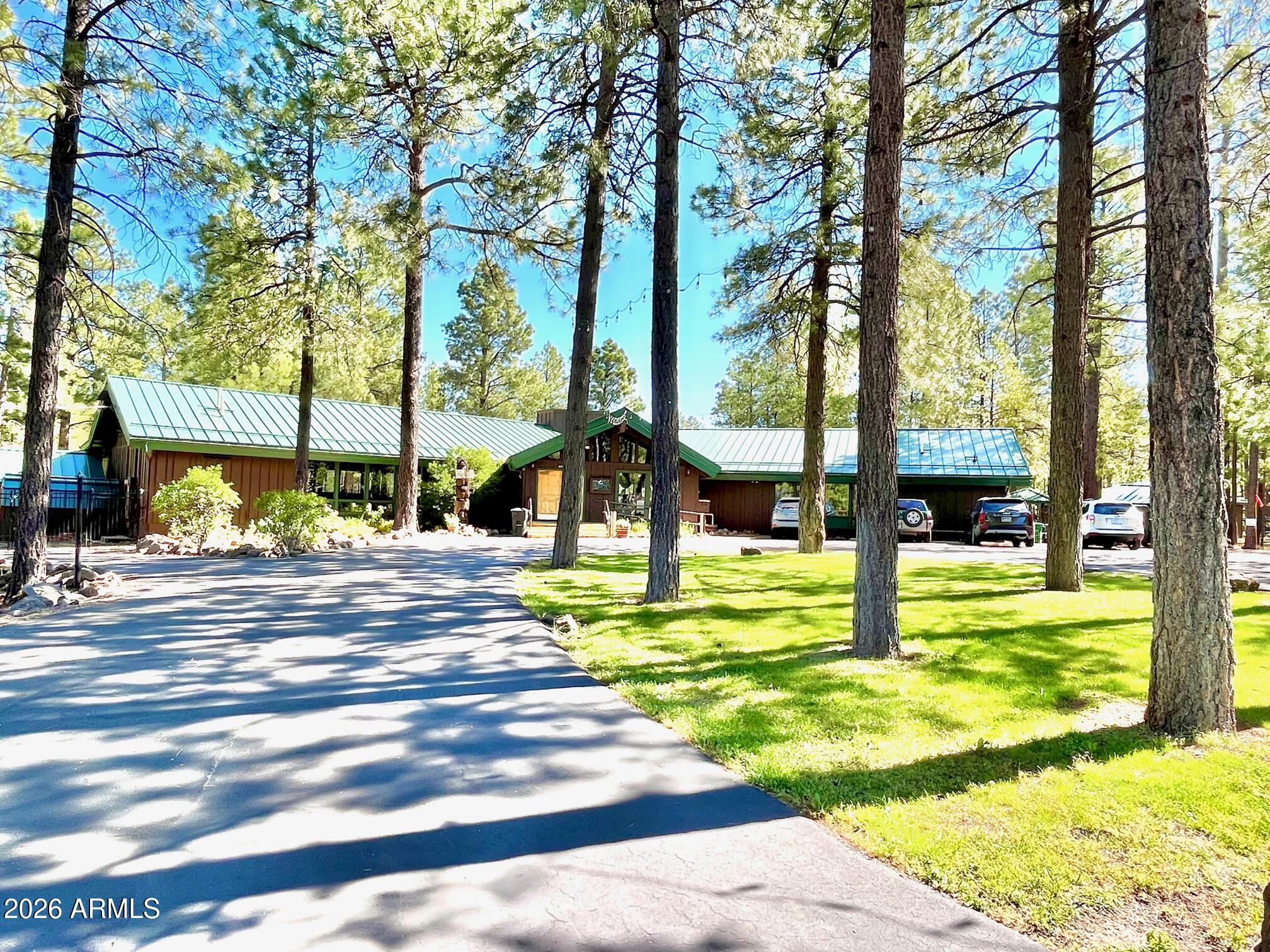 PINETOP LAKES EQUESTRIAN UNIT 1 - Residential
