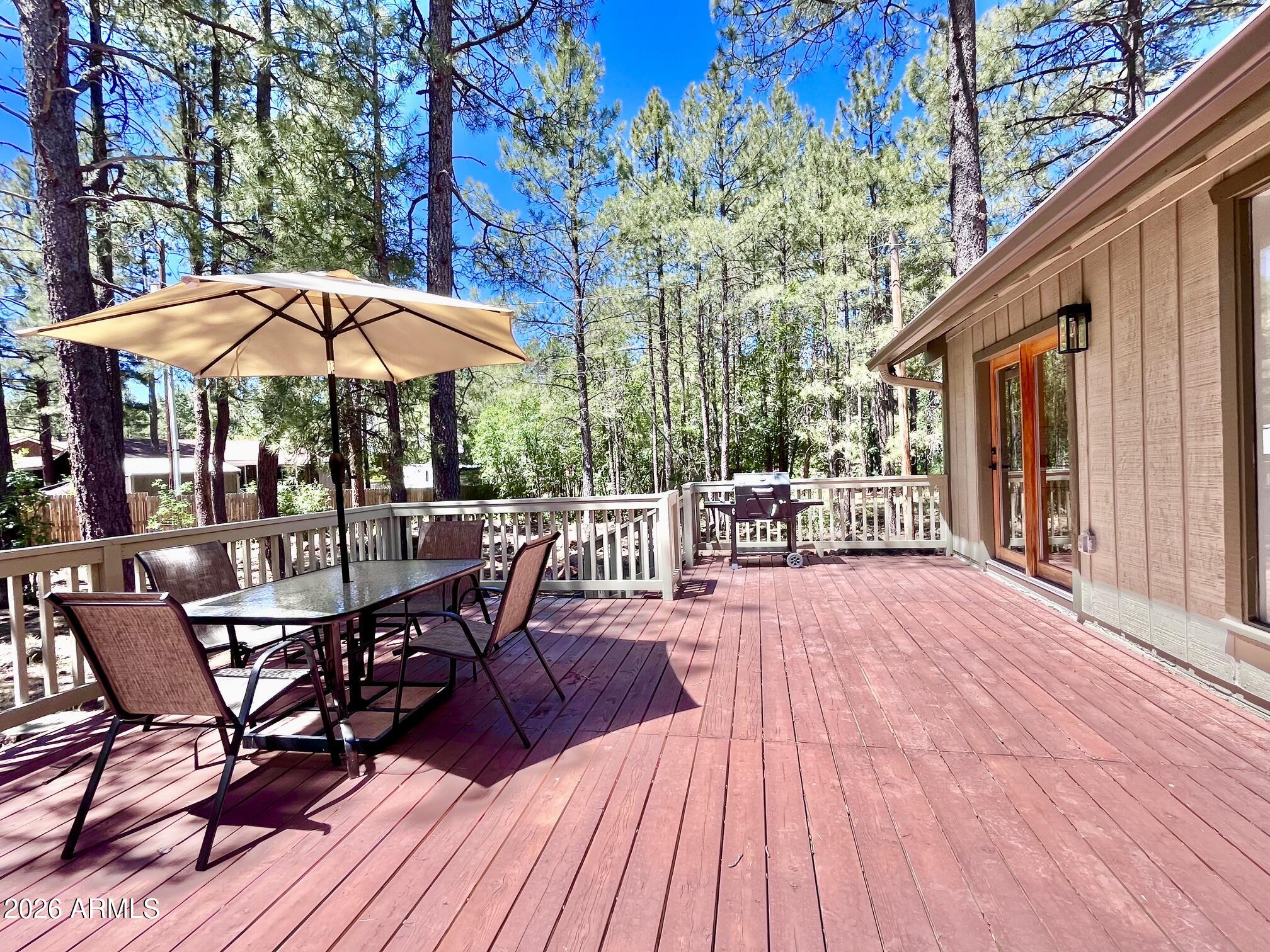 PINETOP LAKES EQUESTRIAN UNIT 1 - Residential