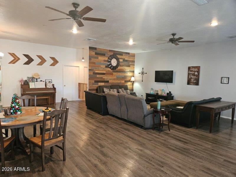 FREEWAY ACRES - Residential