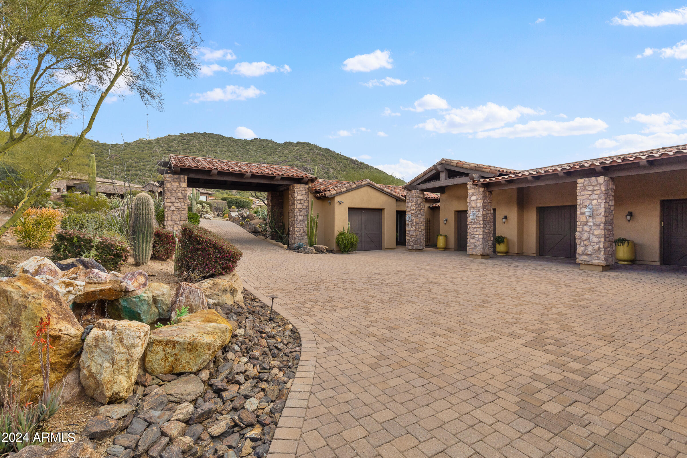 DIAMOND POINT AT LAS SENDAS MOUNTAIN - Residential