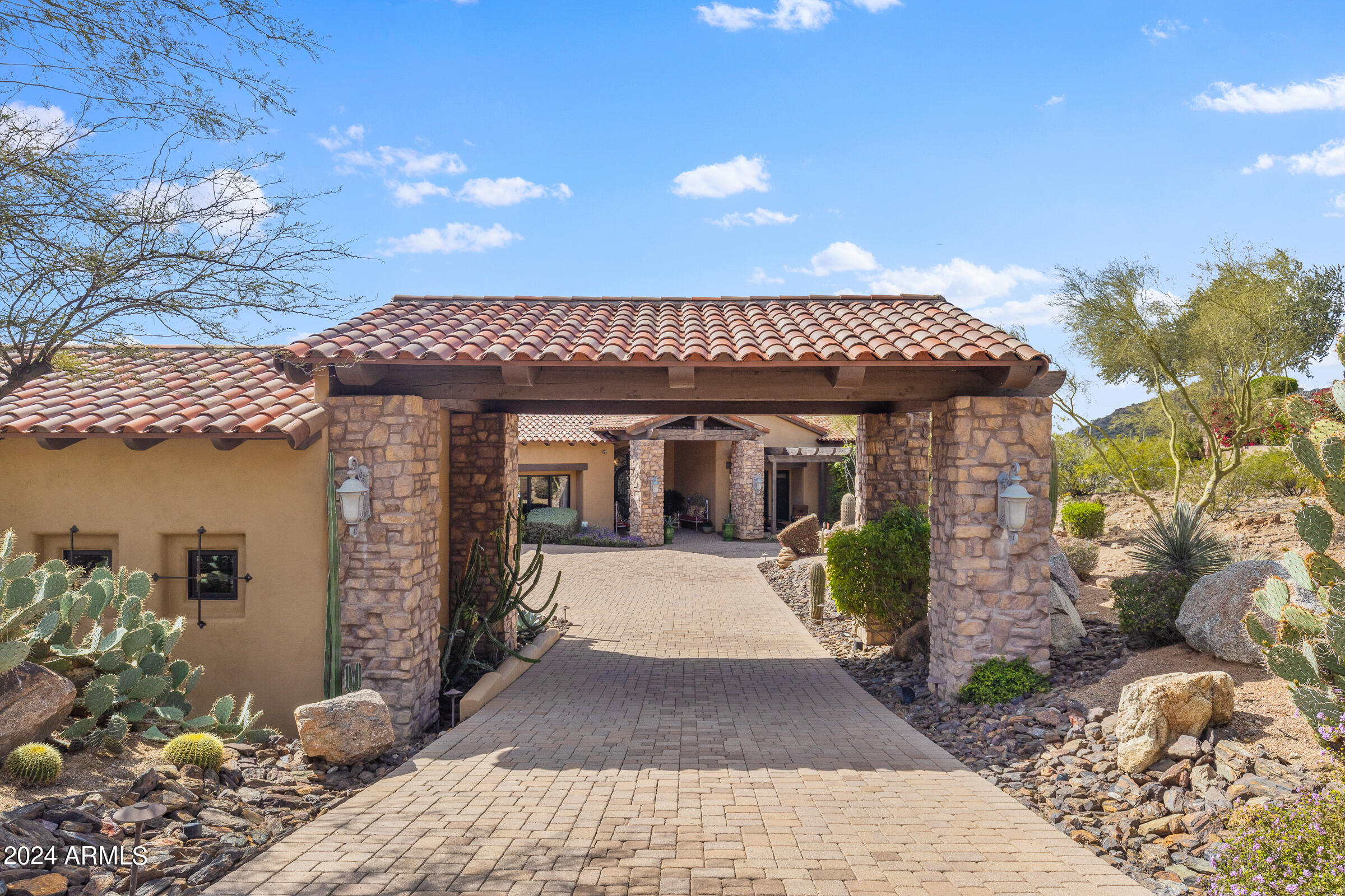 DIAMOND POINT AT LAS SENDAS MOUNTAIN - Residential