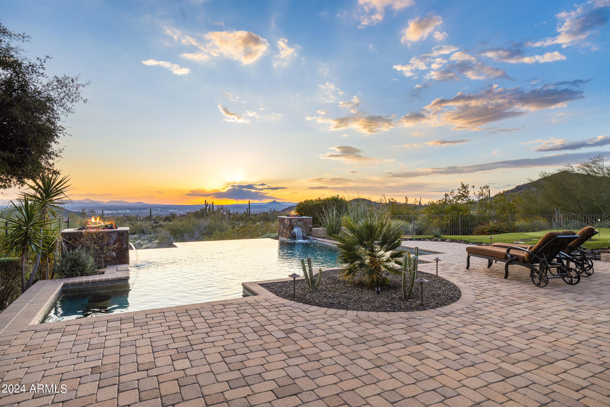 DIAMOND POINT AT LAS SENDAS MOUNTAIN - Residential