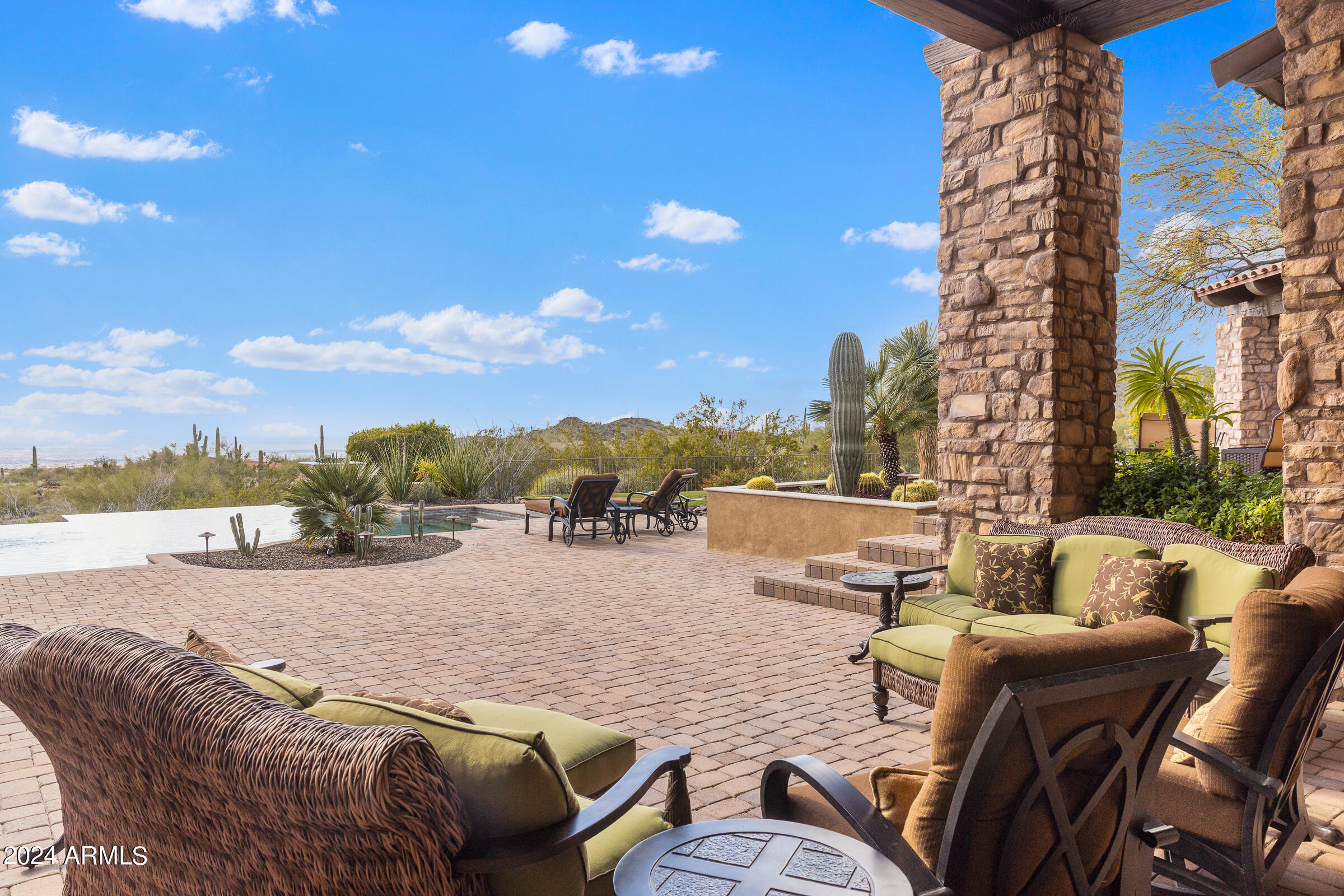 DIAMOND POINT AT LAS SENDAS MOUNTAIN - Residential