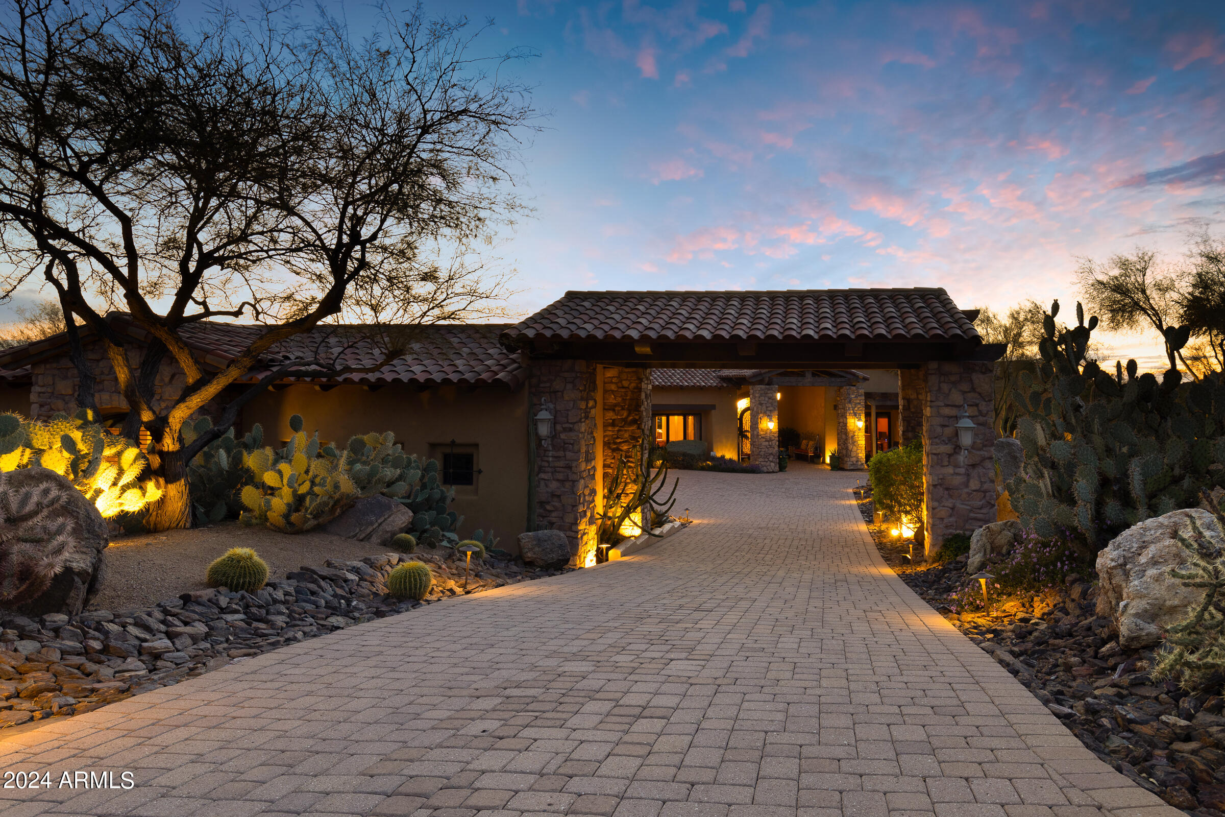 DIAMOND POINT AT LAS SENDAS MOUNTAIN - Residential
