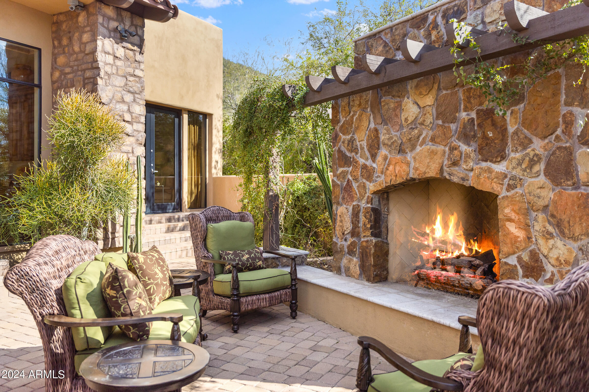DIAMOND POINT AT LAS SENDAS MOUNTAIN - Residential