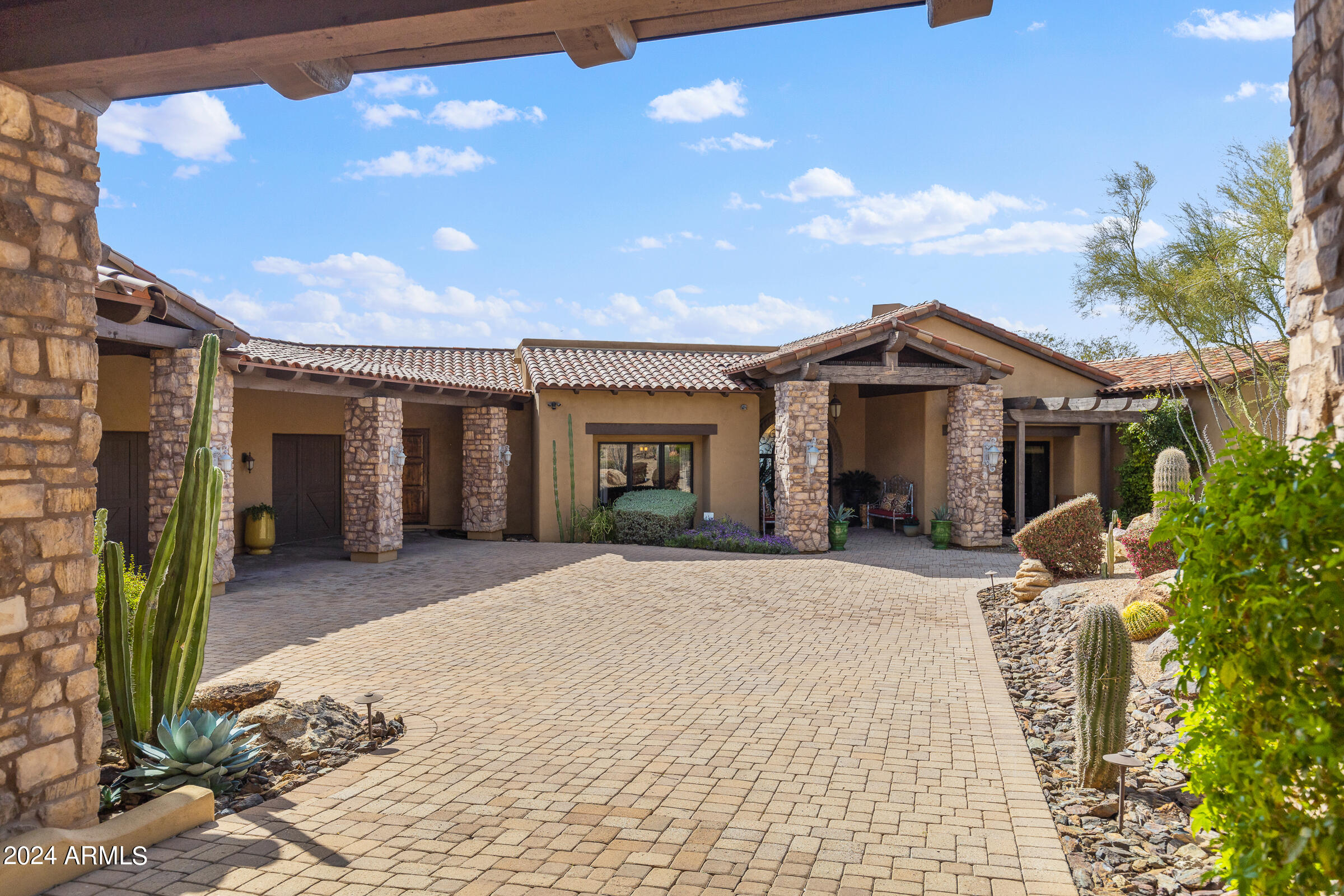 DIAMOND POINT AT LAS SENDAS MOUNTAIN - Residential