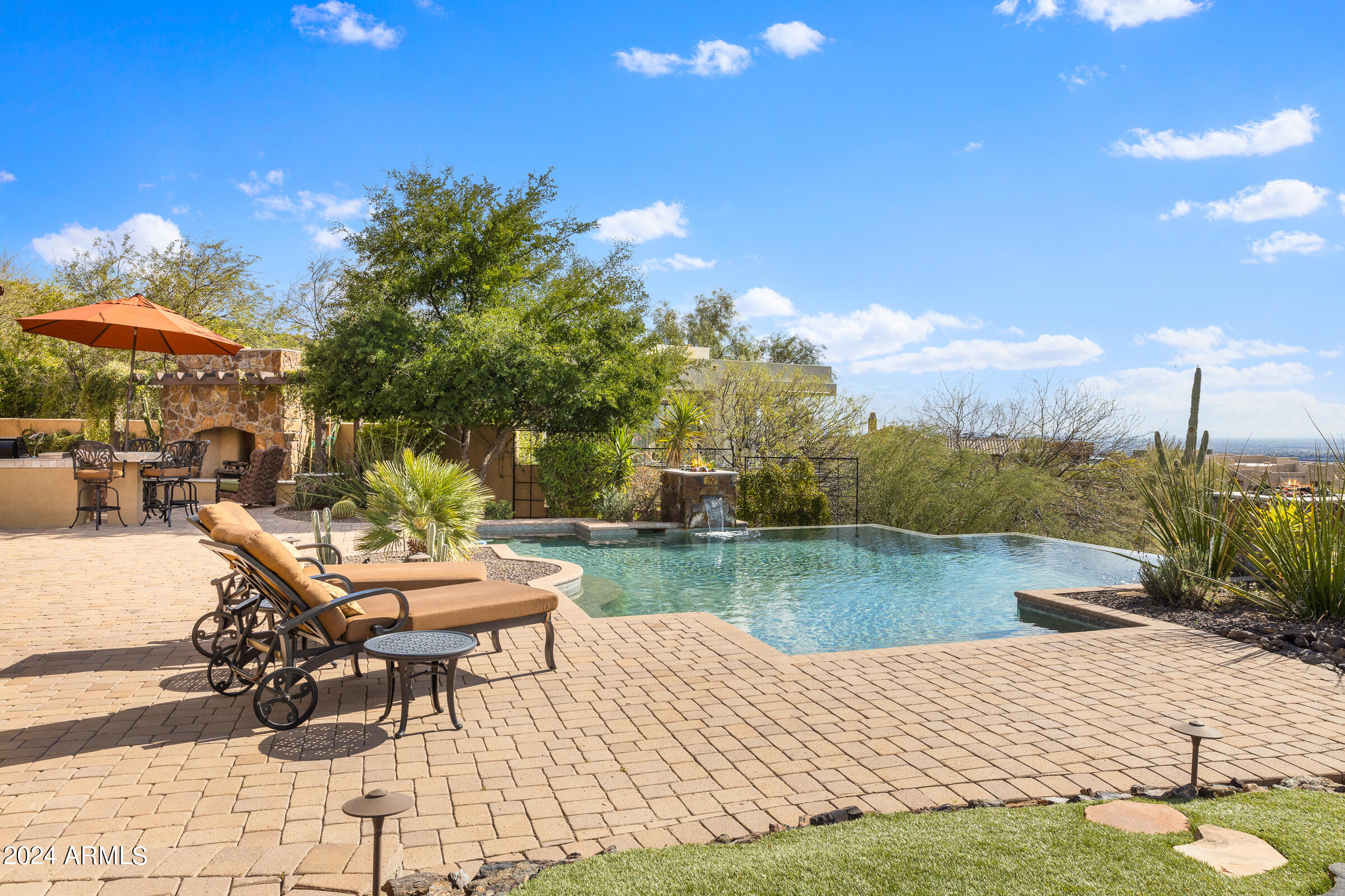 DIAMOND POINT AT LAS SENDAS MOUNTAIN - Residential