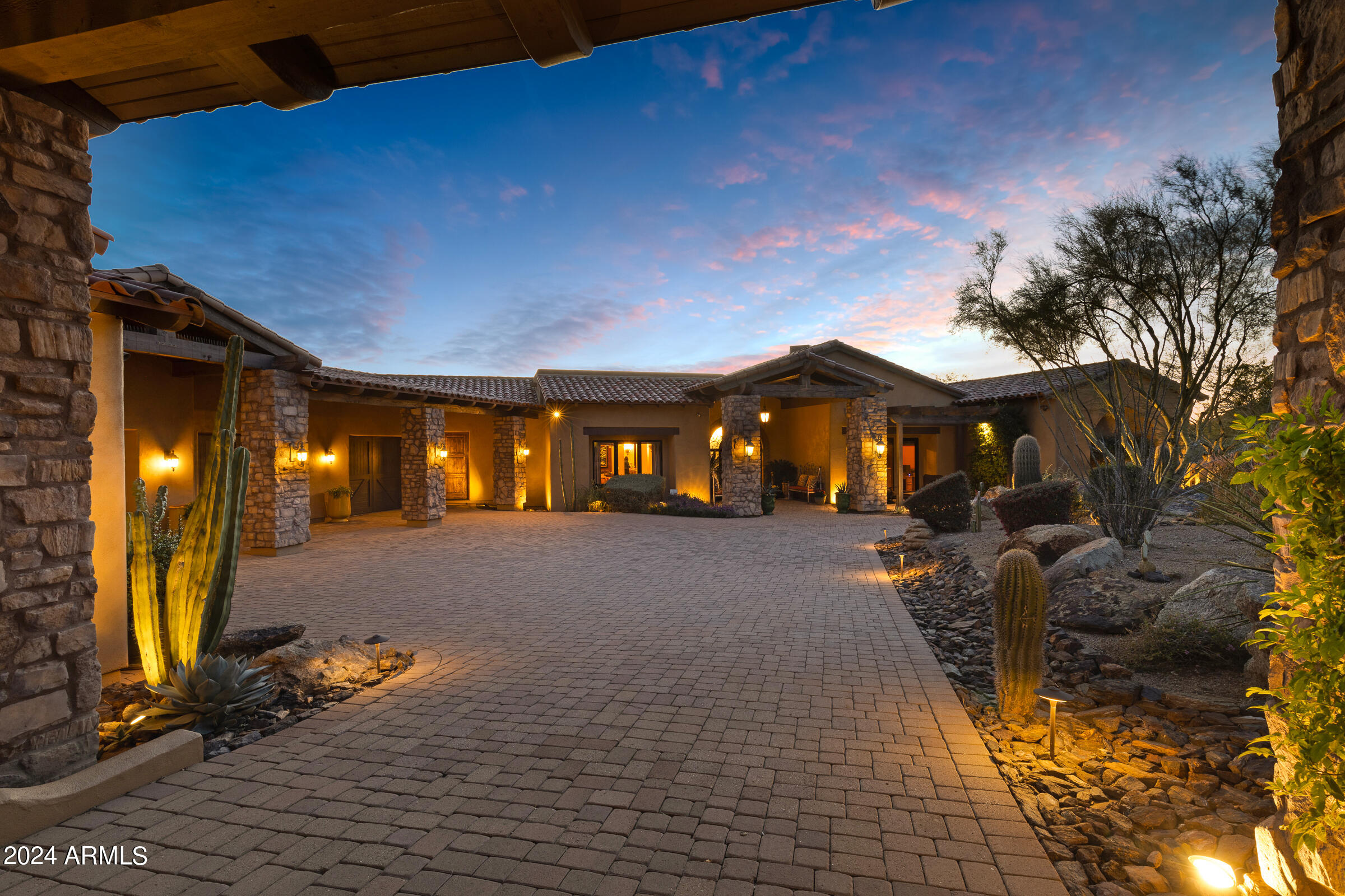 DIAMOND POINT AT LAS SENDAS MOUNTAIN - Residential