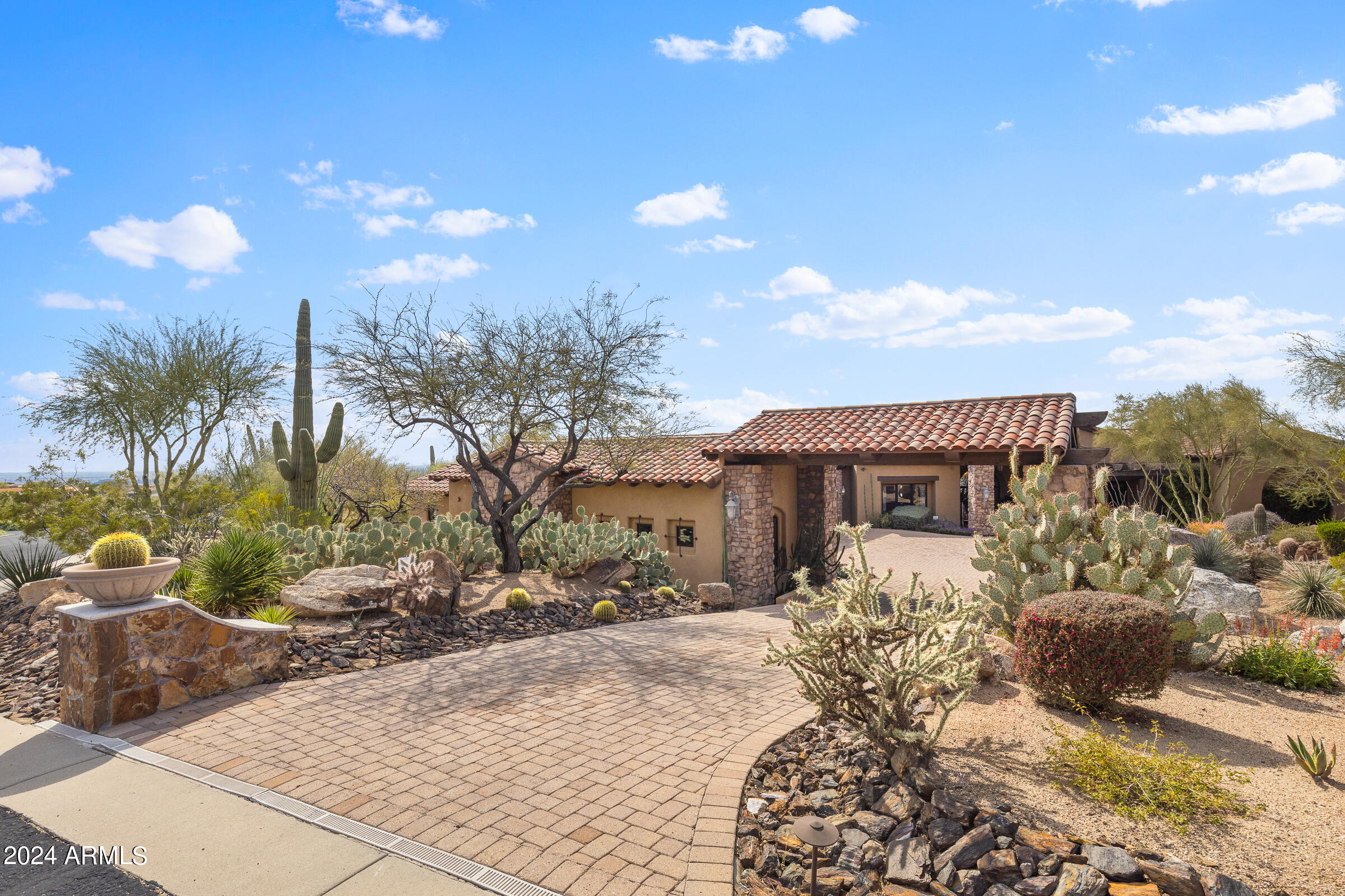 DIAMOND POINT AT LAS SENDAS MOUNTAIN - Residential